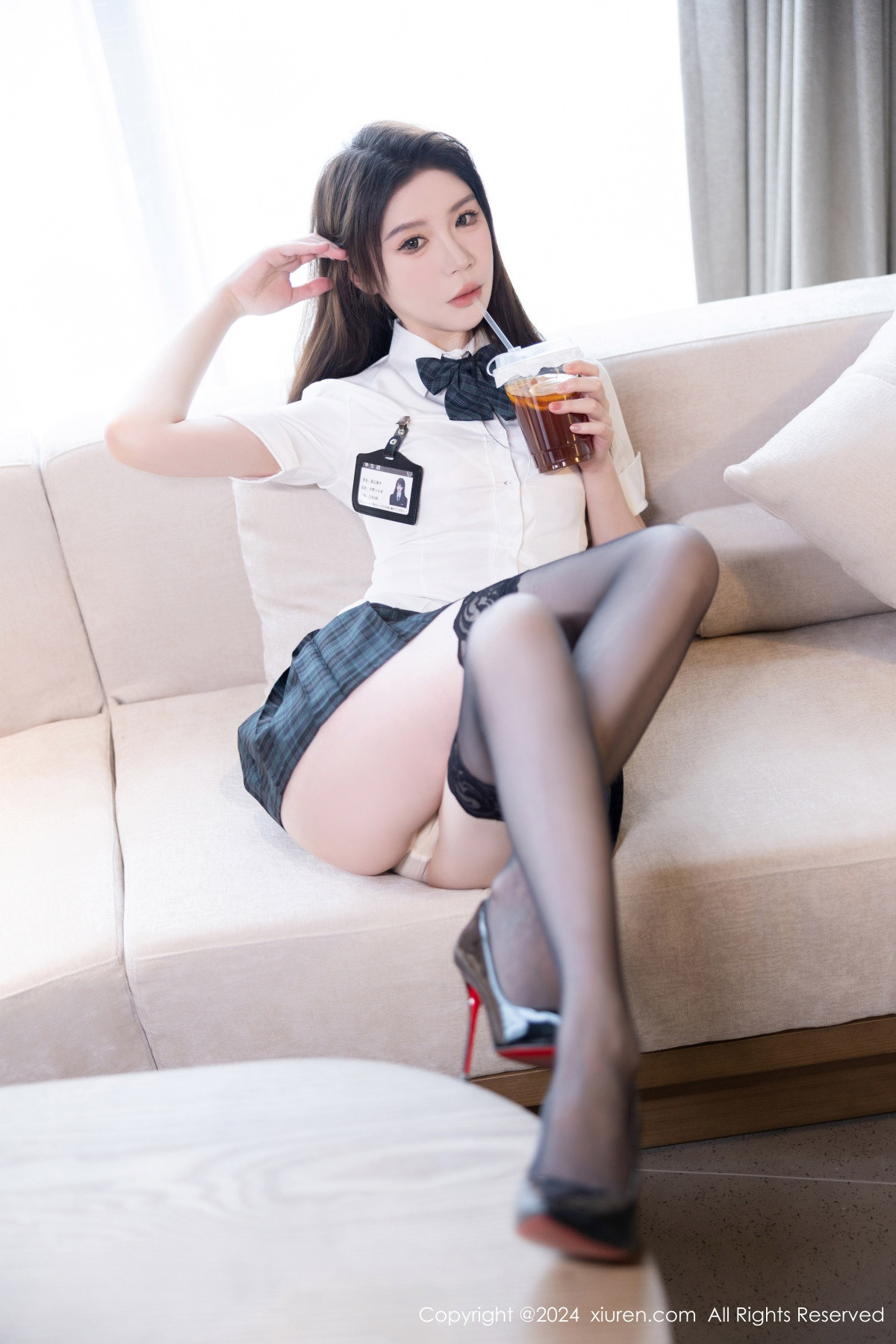 [秀人网] 2024.08.27 No.9074 梦心玥 黑丝美腿  第19张