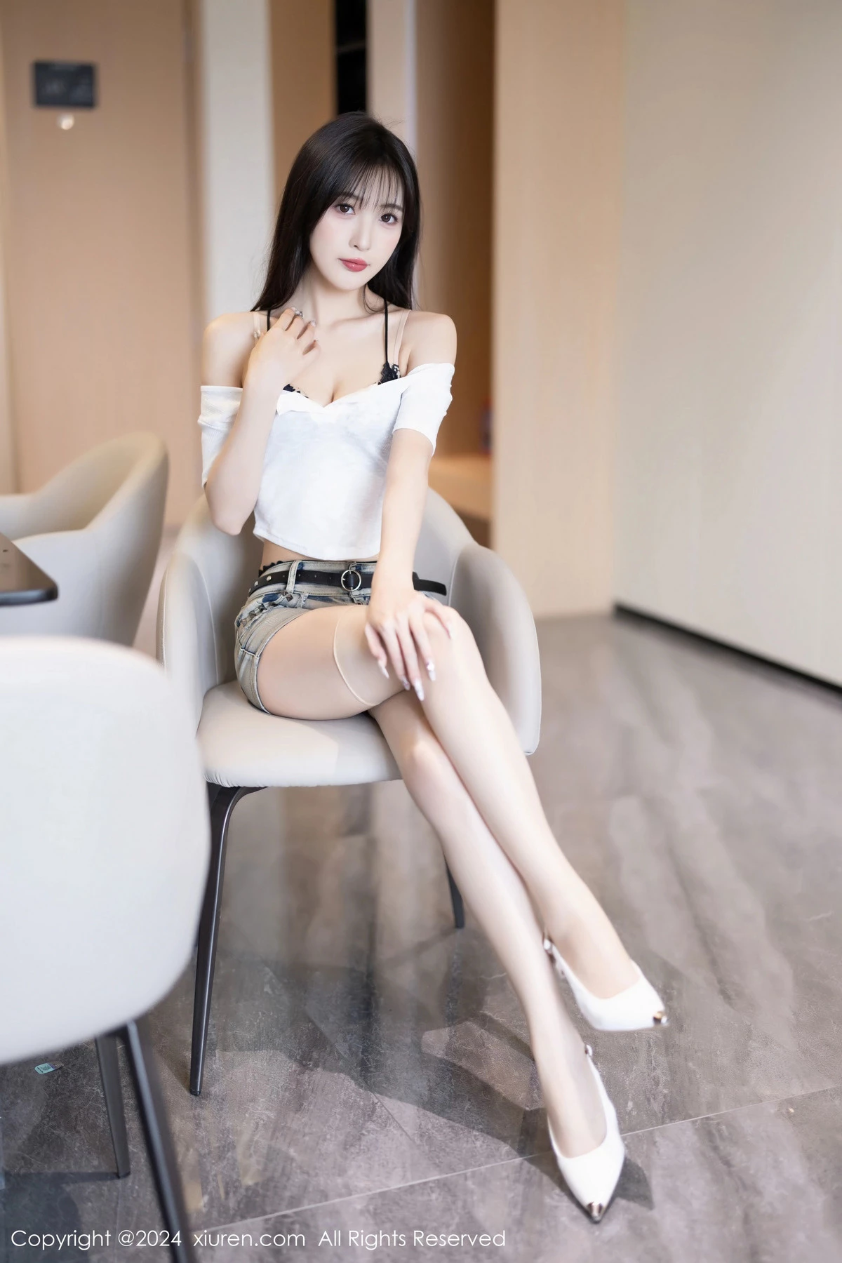 [秀人网] 2024.05.08 No.8504 林星阑 停车场美腿  第26张