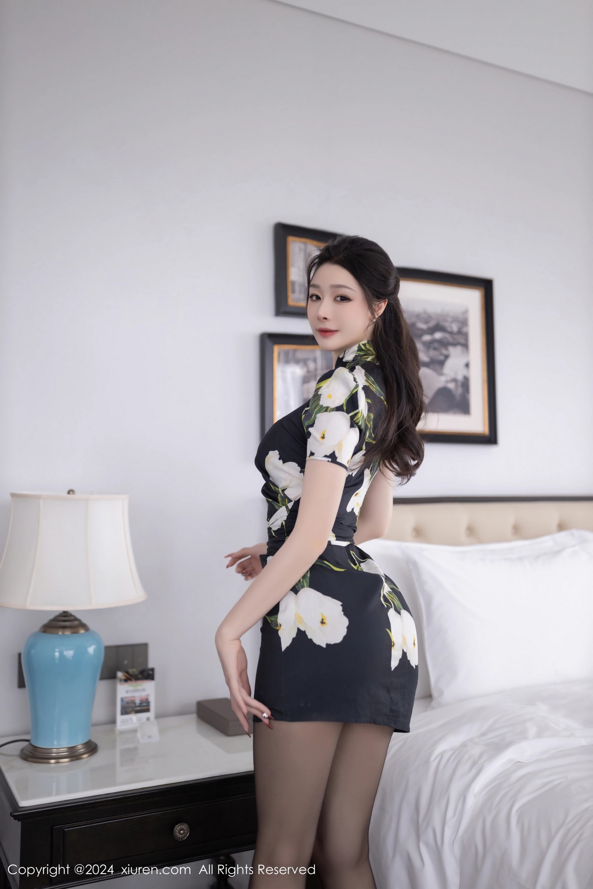 [秀人网] 2024.06.27 No.8768 小逗逗 黑丝美腿  第1张