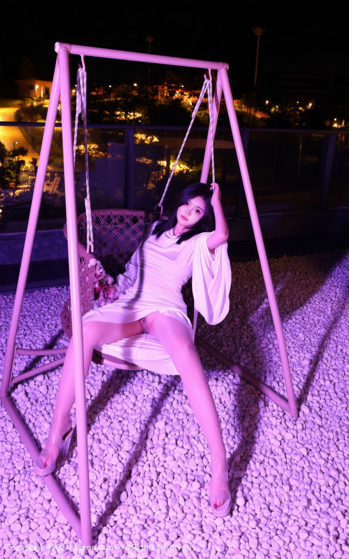 [秀人网] 2024.10.31 No.9376 小薯条nienie 丝袜美腿  第36张