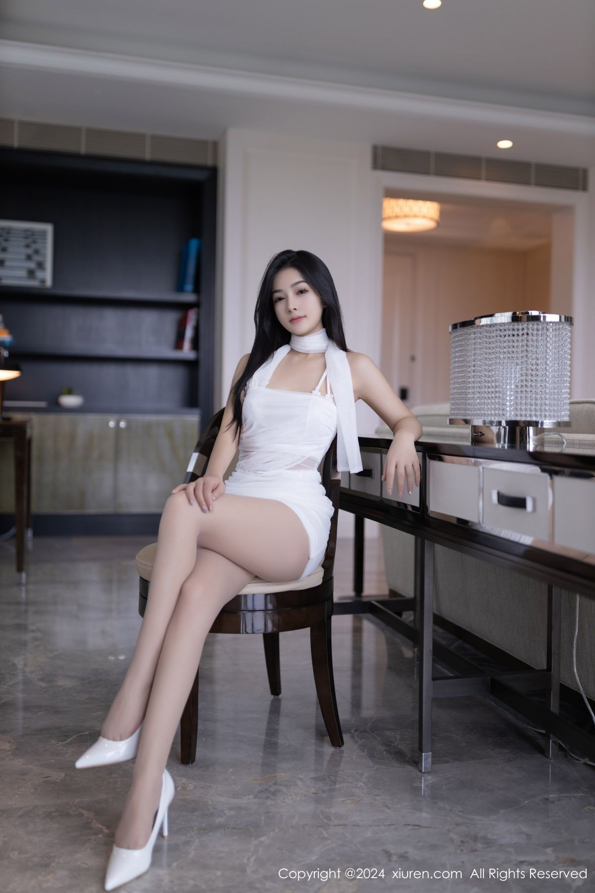[秀人网] 2024.07.17 No.8875 谭小灵 丝袜美腿  第4张