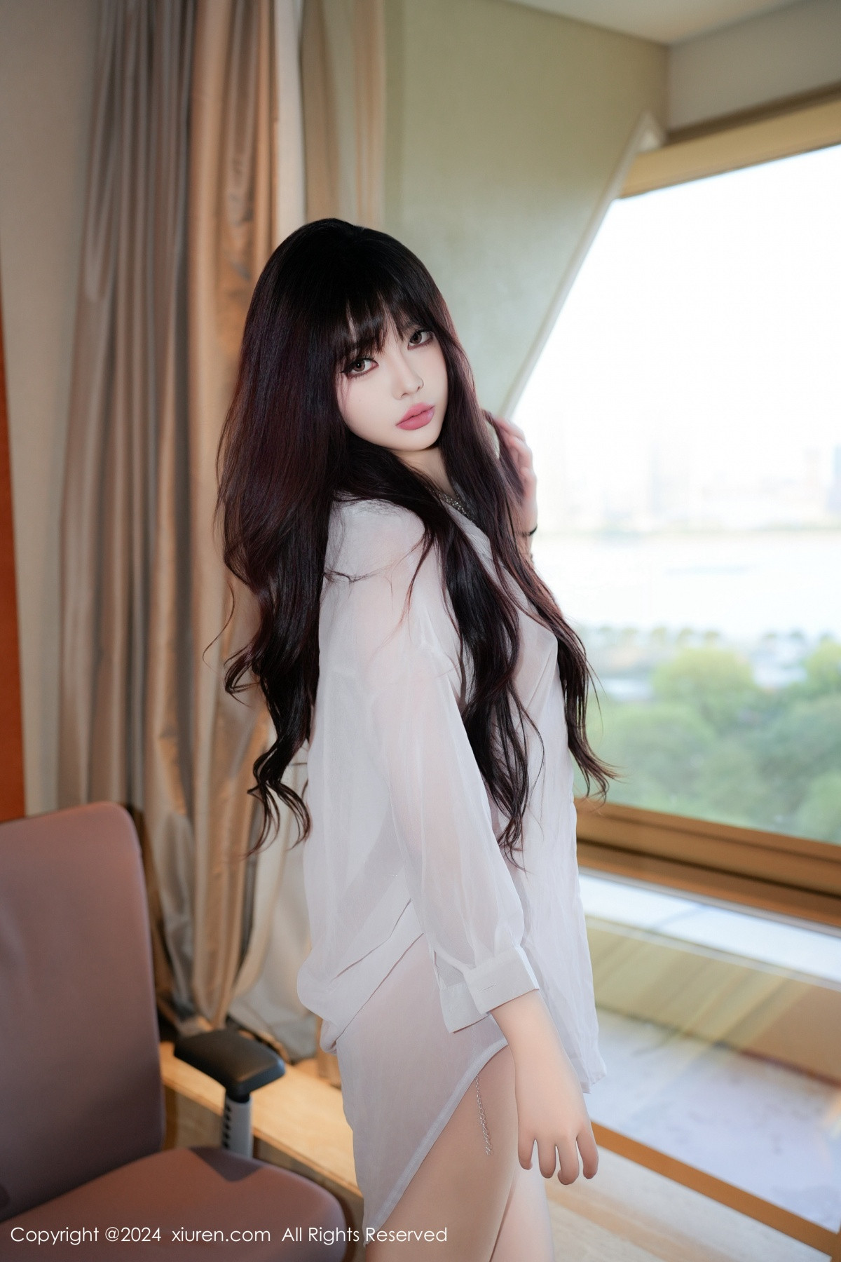 [秀人网] 2024.08.12 No.9002 酒精阿姨 美臀性感  第2张