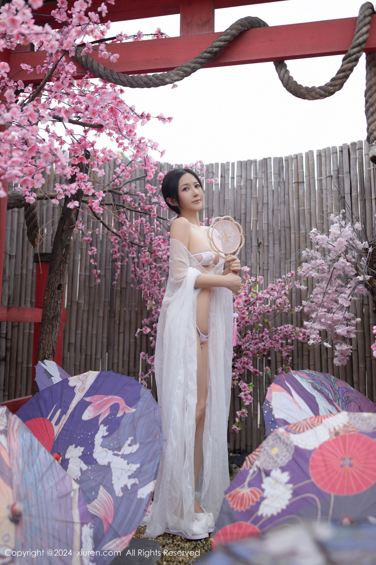 [秀人网] 2024.07.26 No.8927 鱼子酱Fish 美腿性感  第4张