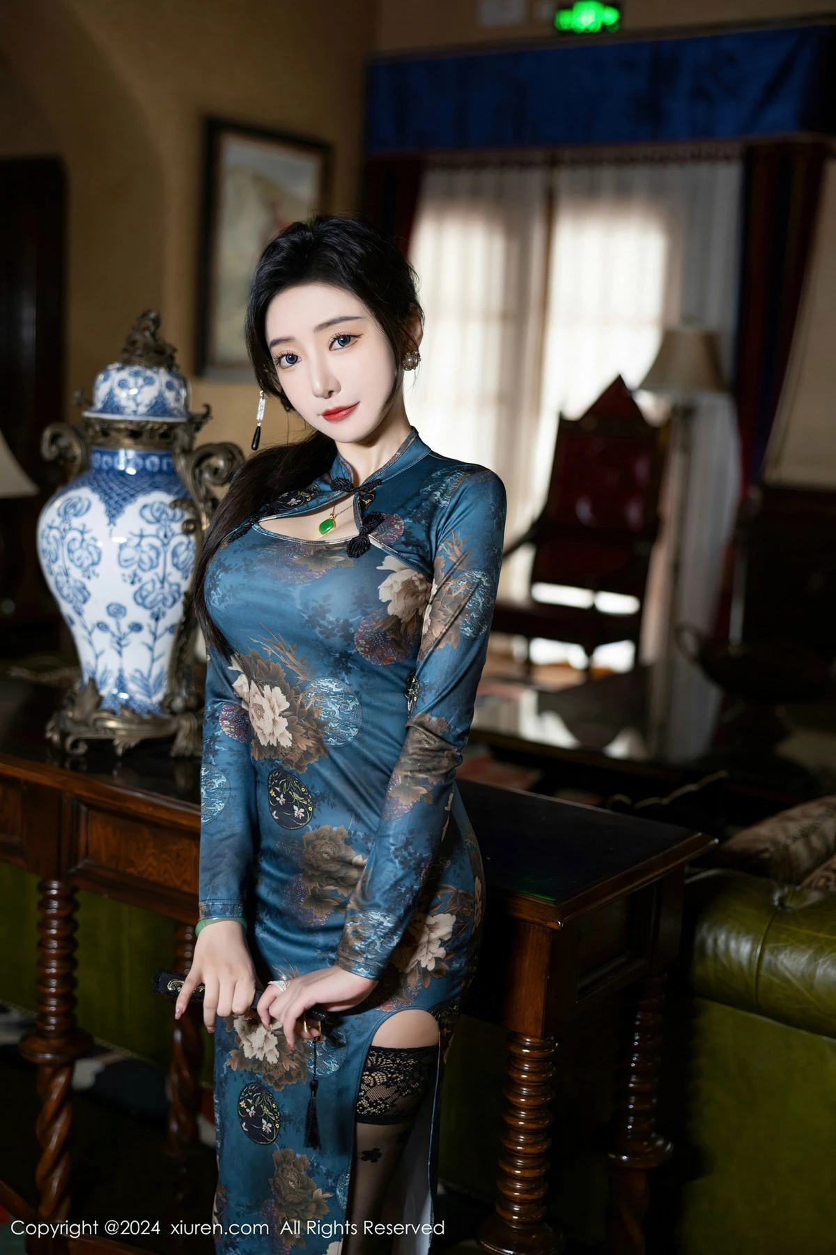 [秀人网] 2024.04.19 No.8425 王馨瑶yanni 美腿黑丝  第18张