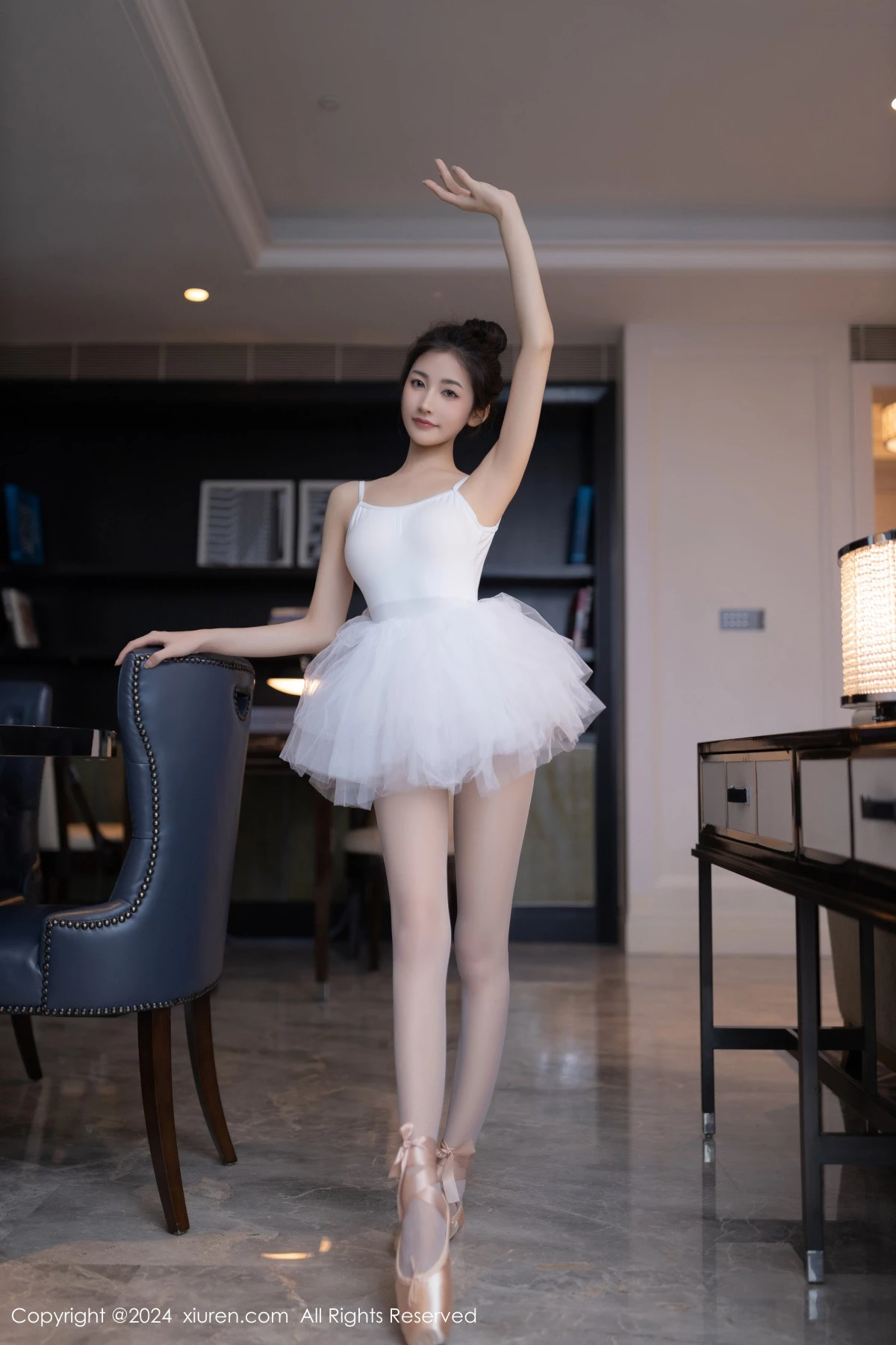 [秀人网] 2024.06.05 No.8657 鱼尾fish 丝袜美腿  第14张