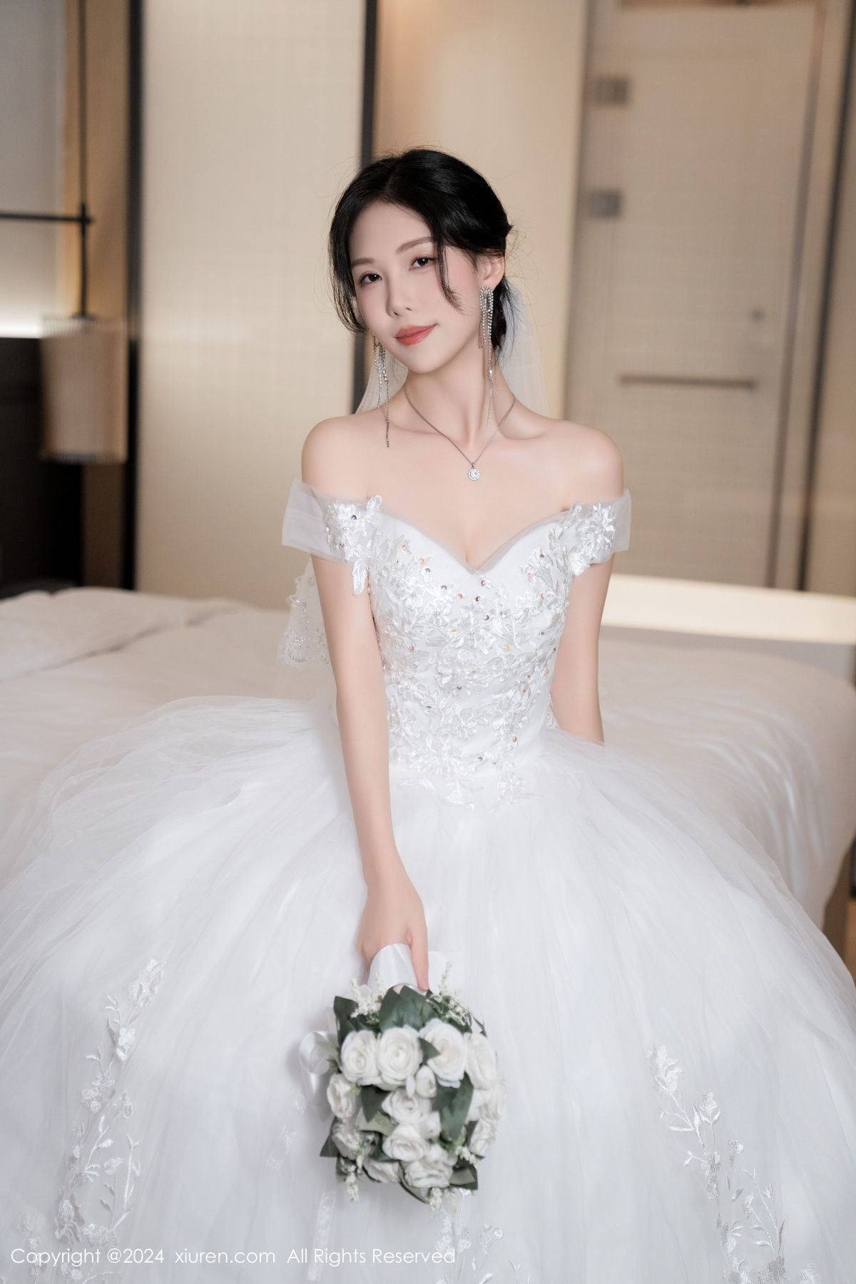 [秀人网] 2024.08.09 No.8998 利世 丝袜美腿