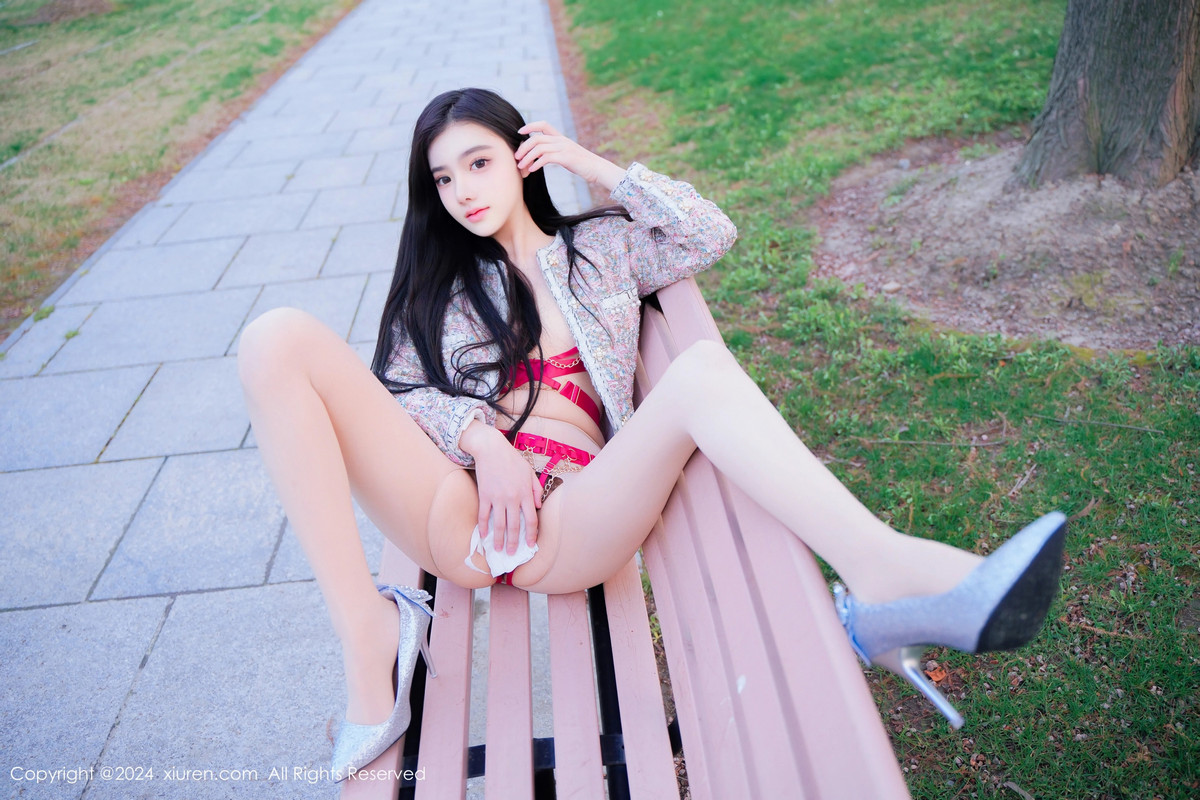 [秀人网] 2024.05.06 No.8489 龙雪儿 丝袜美腿  第44张