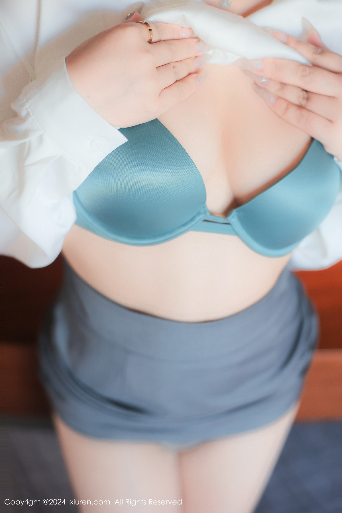 [秀人网] 2024.08.09 No.8989 麦田 丝袜美腿  第18张