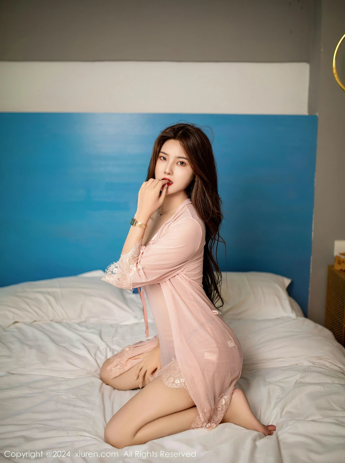 [秀人网] 2024.04.18 No.8410 仙女爱自由 牛仔裤美腿  第20张