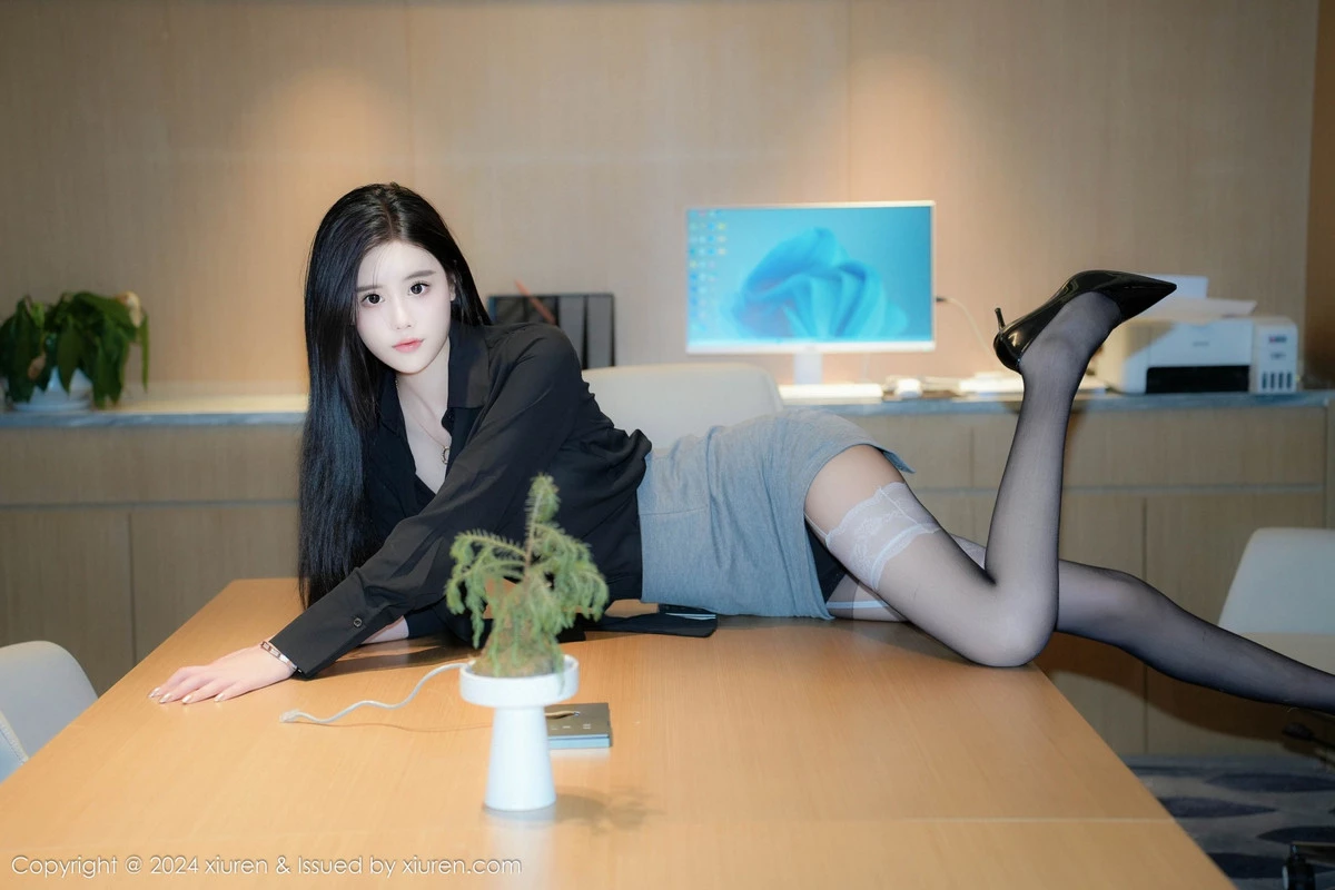 [秀人网] 2024.09.14 No.9167 Erikaki 短裙美腿  第3张