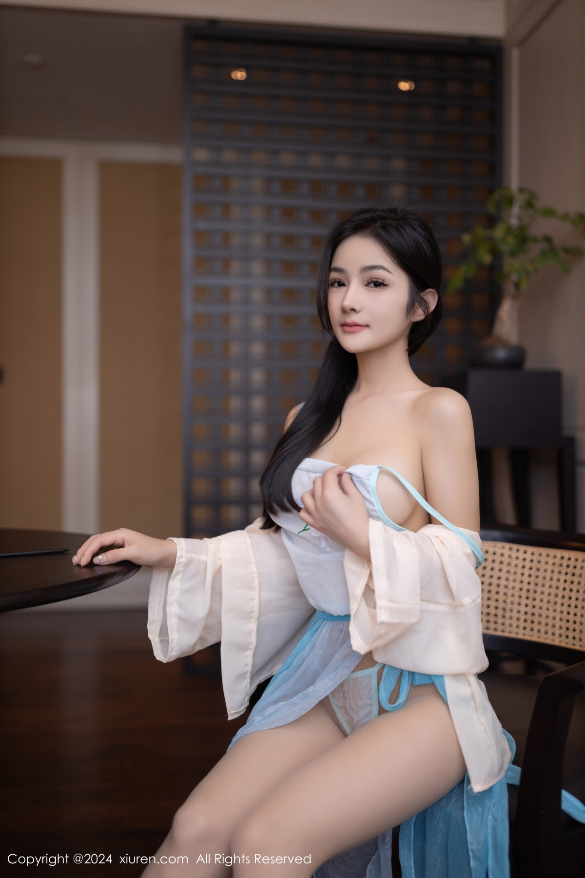 [秀人网] 2024.06.12 No.8691 谭小灵 丝袜美腿  第6张