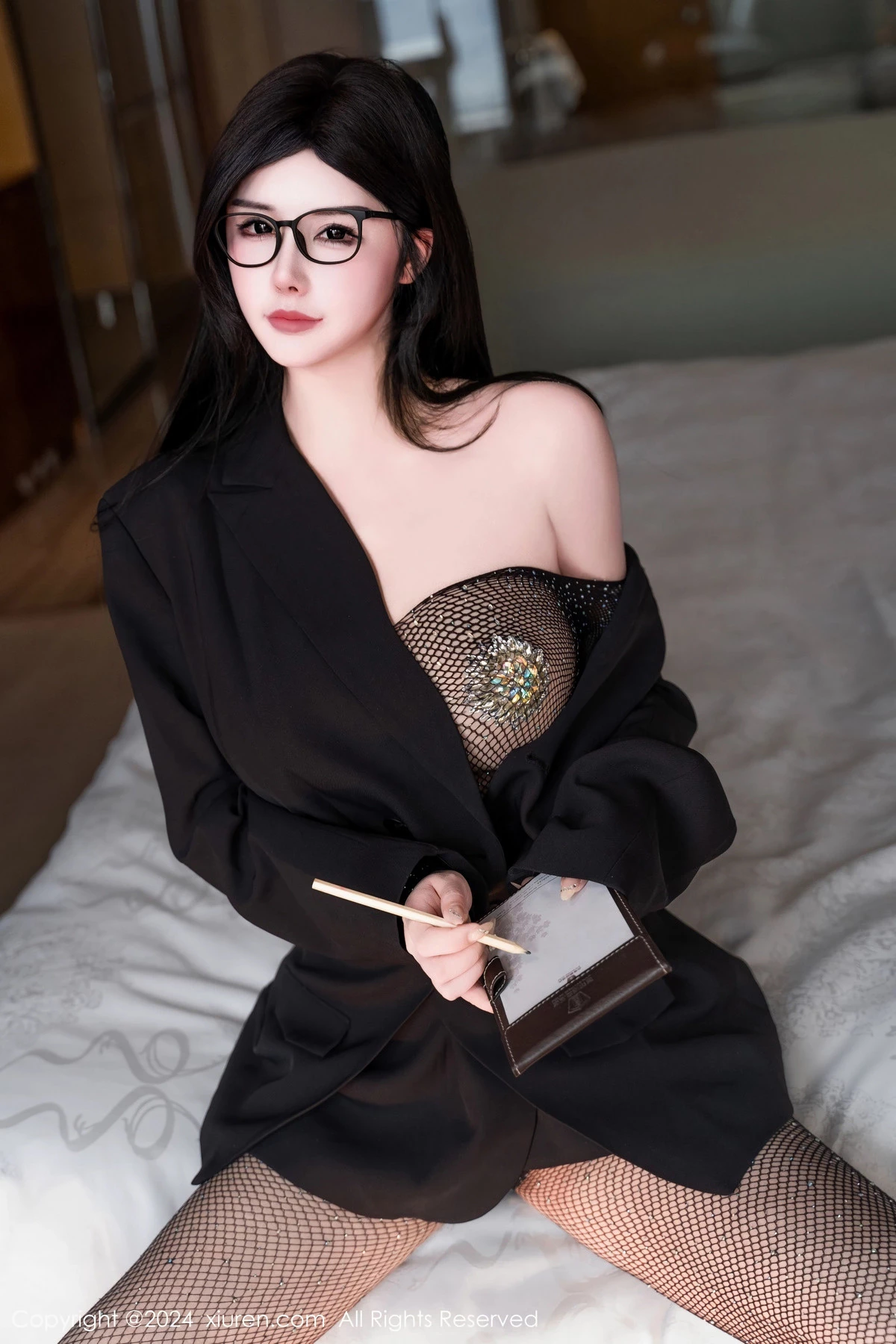 [秀人网] 2024.04.02 No.8328 陈芊儿 丰腴美臀  第22张