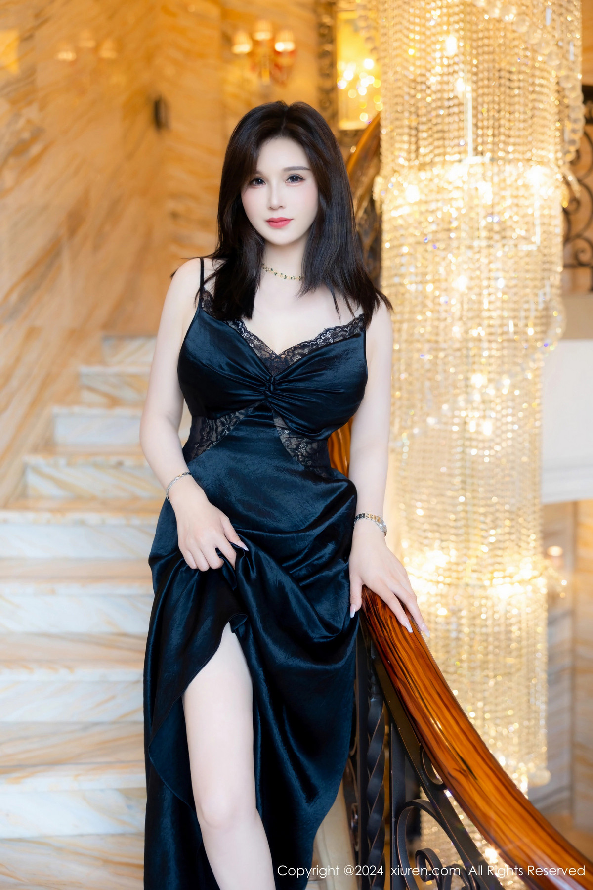 [秀人网] 2024.07.09 No.8825 水水姐 黑丝美腿  第4张