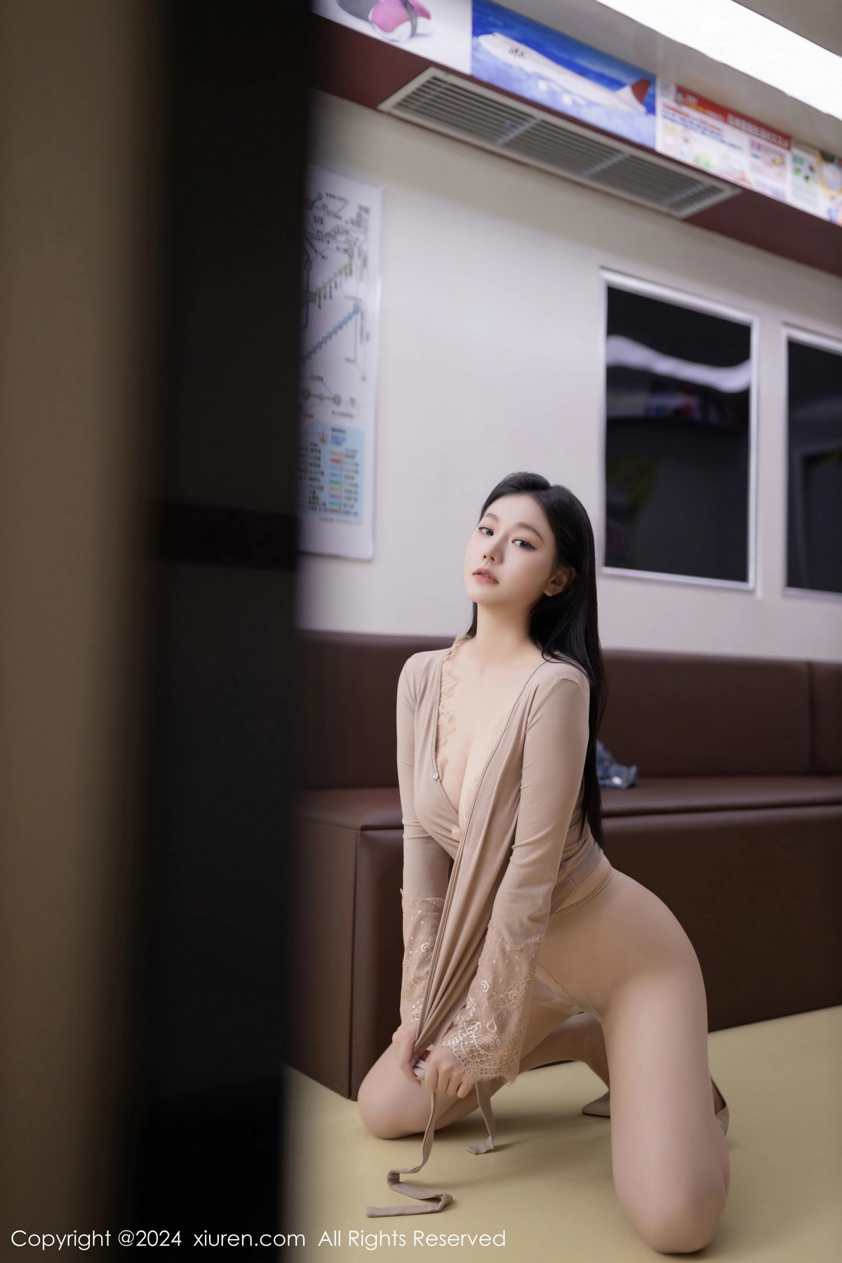 [秀人网] 2024.05.07 No.8498 安然anran 地铁美腿  第71张