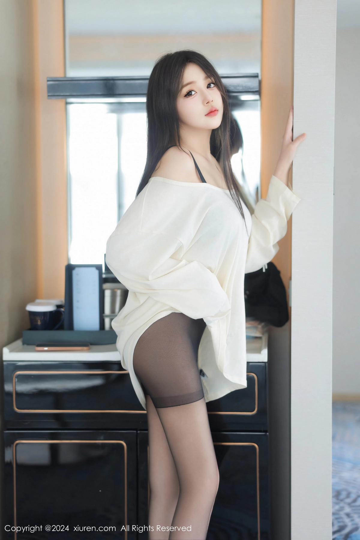 [秀人网] 2024.08.30 No.9089 柚柚小奶瓶 黑丝美腿  第3张
