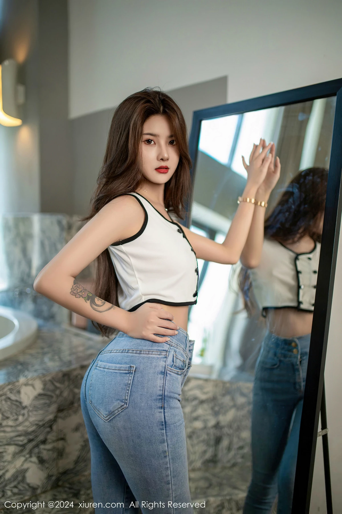 [秀人网] 2024.04.18 No.8410 仙女爱自由 牛仔裤美腿  第6张