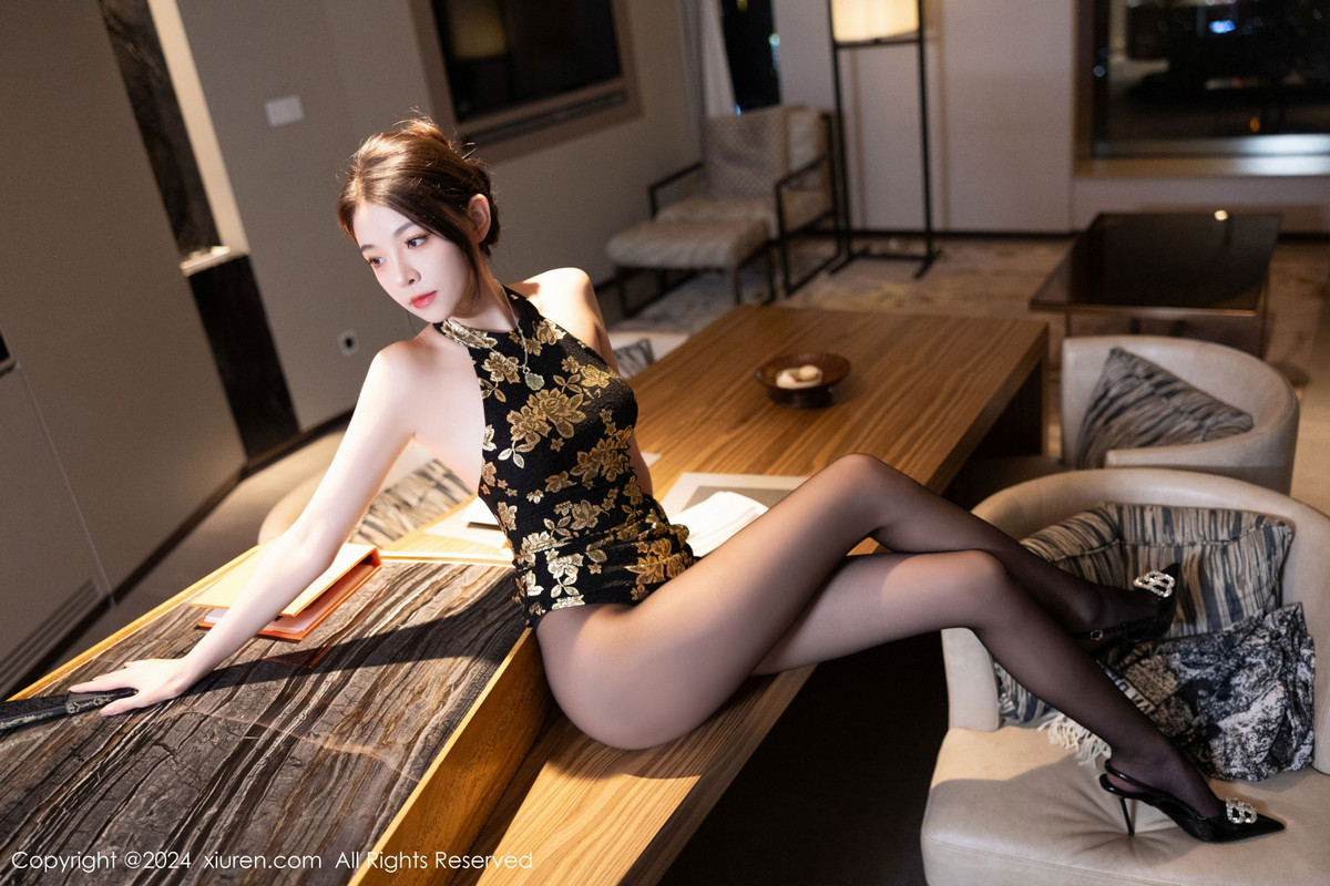 [秀人网] 2024.10.17 No.9304 初梦瑶 黑丝美腿  第39张