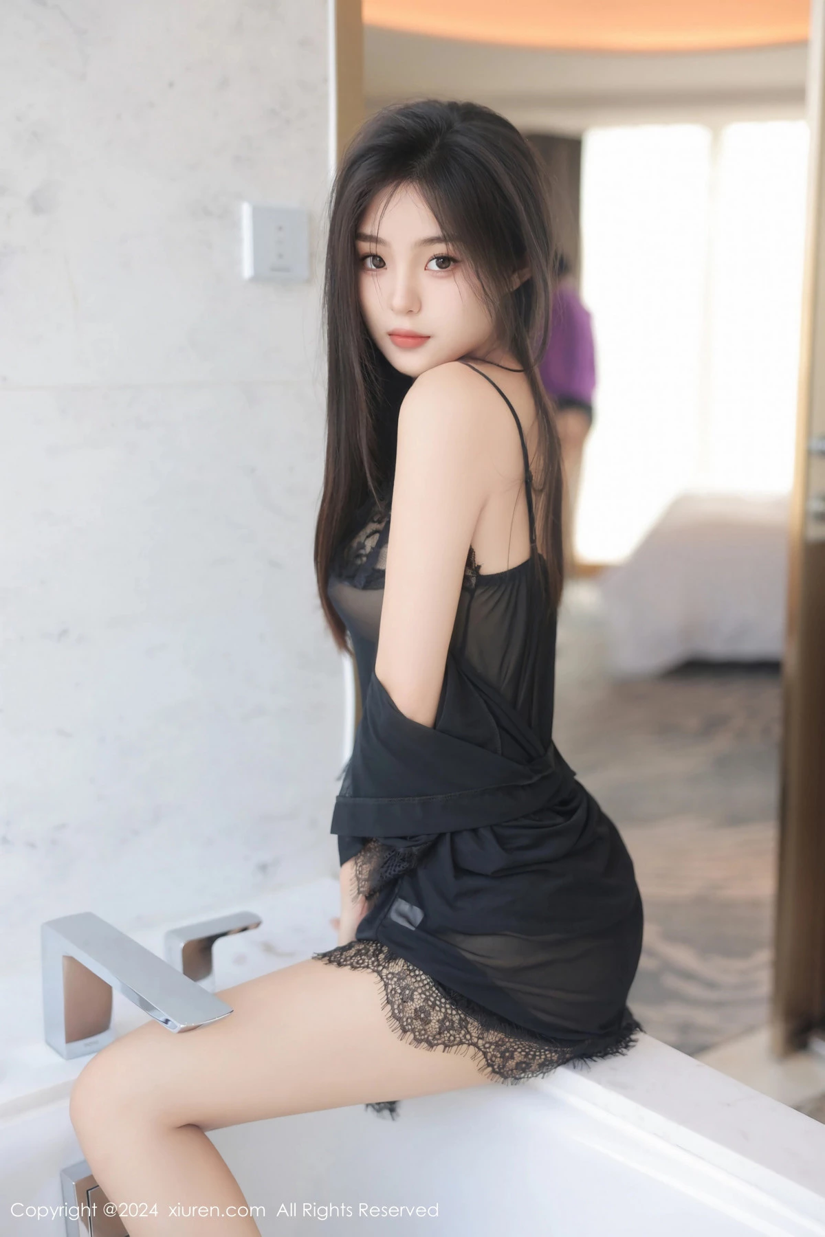 [秀人网] 2024.05.16 No.8550 周周不吃香菜 美腿性感  第14张