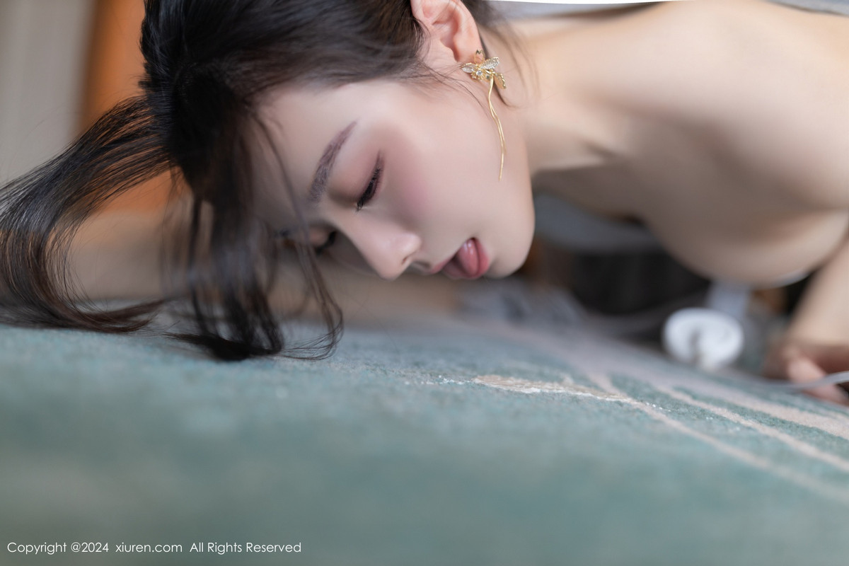 [秀人网] 2024.06.13 No.8699 小逗逗 丝袜美腿  第34张