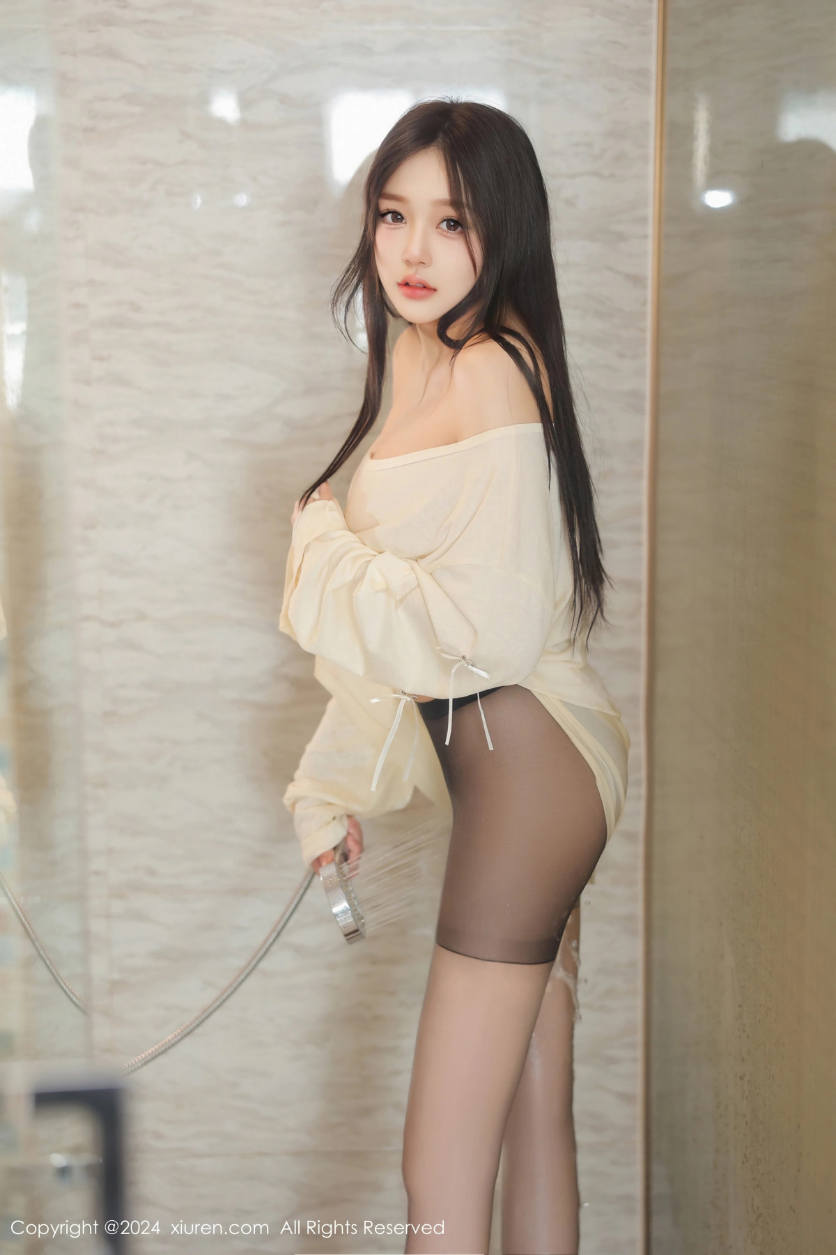 [秀人网] 2024.08.30 No.9089 柚柚小奶瓶 黑丝美腿  第51张