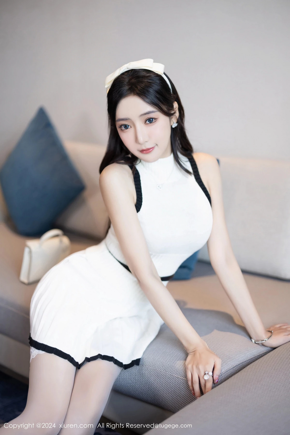 [秀人网] 2024.04.02 No.8334 王馨瑶yanni 丝袜美腿  第19张