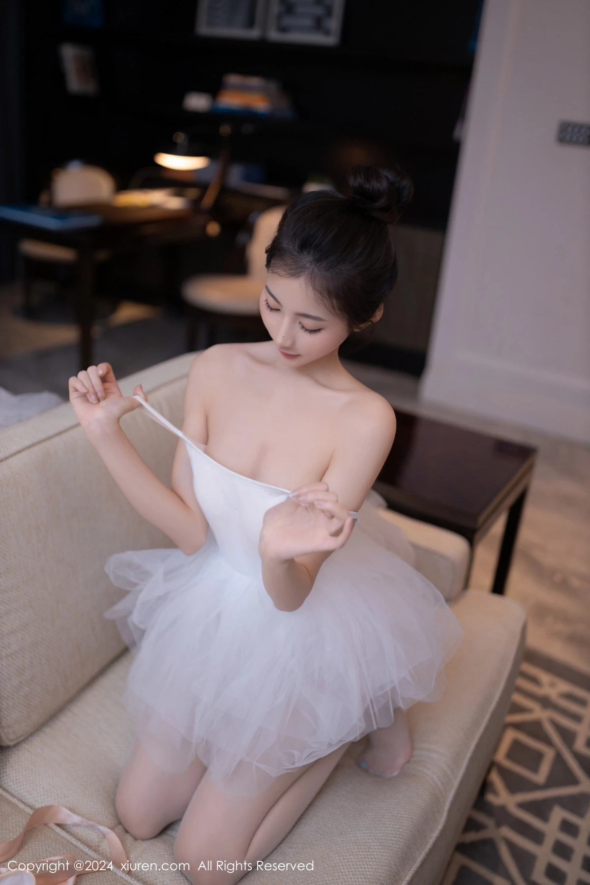 [秀人网] 2024.06.05 No.8657 鱼尾fish 丝袜美腿  第33张