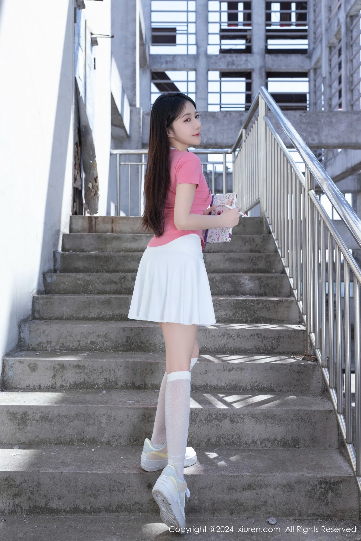 [秀人网] 2024.04.26 No.8457 鱼子酱Fish 天台少女  第6张