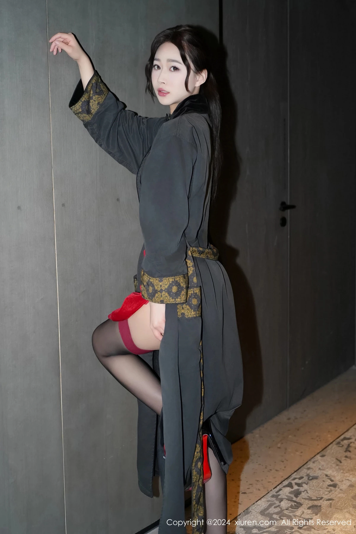 [秀人网] 2024.05.16 No.8547 软糖爱喝奶 黑丝美腿  第18张