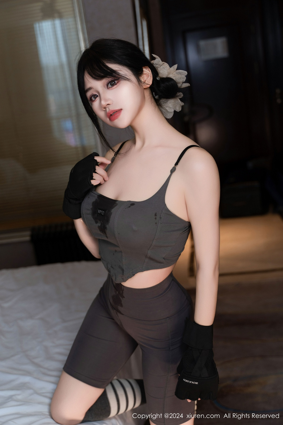 [秀人网] 2024.10.23 No.9331 汐汐爱吃草莓 黑丝美腿  第60张
