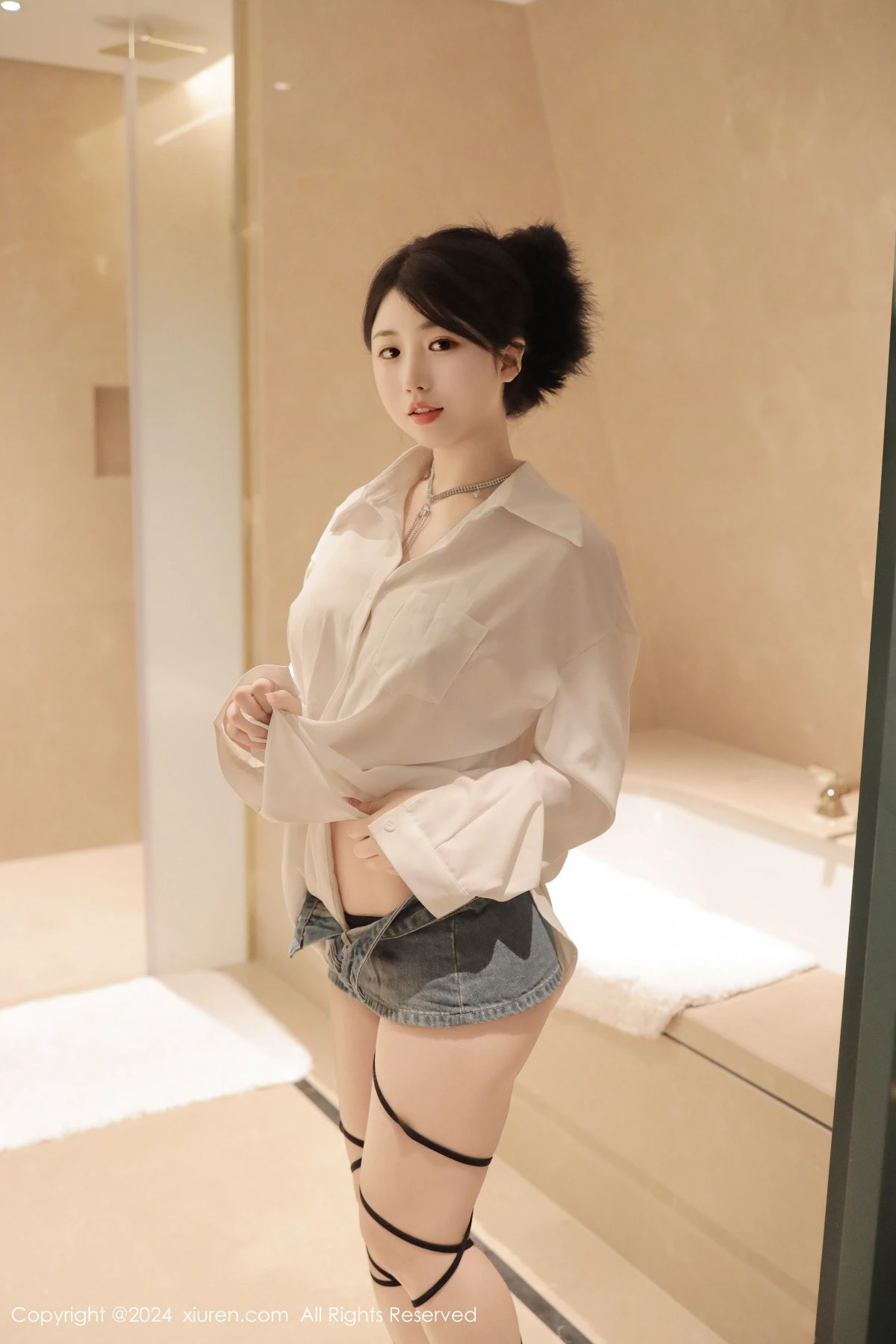 [秀人网] 2024.04.16 No.8400 陈小花 美胸性感  第3张