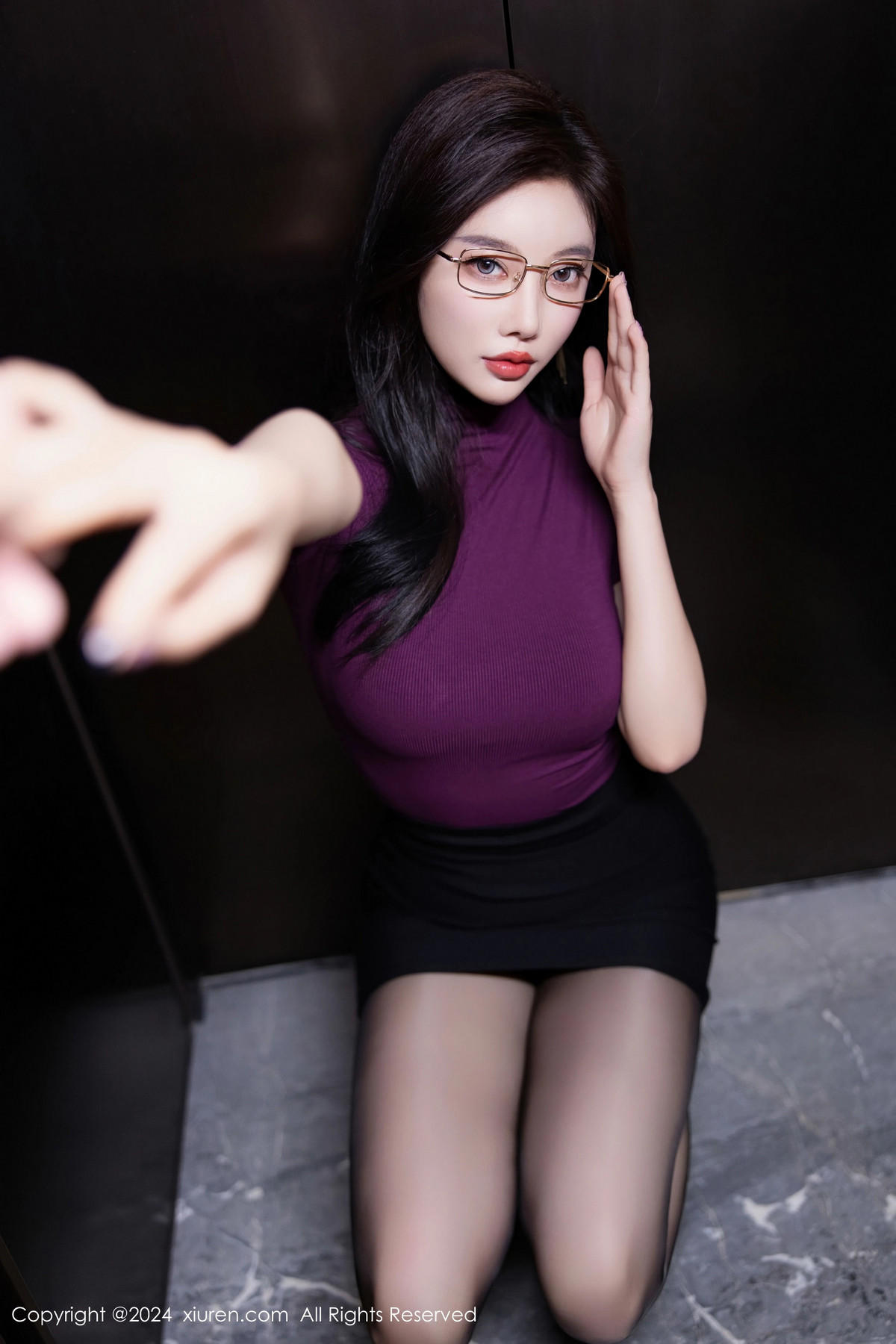 [秀人网] 2024.11.08 No.9421 杨晨晨Yome 黑丝美腿  第23张