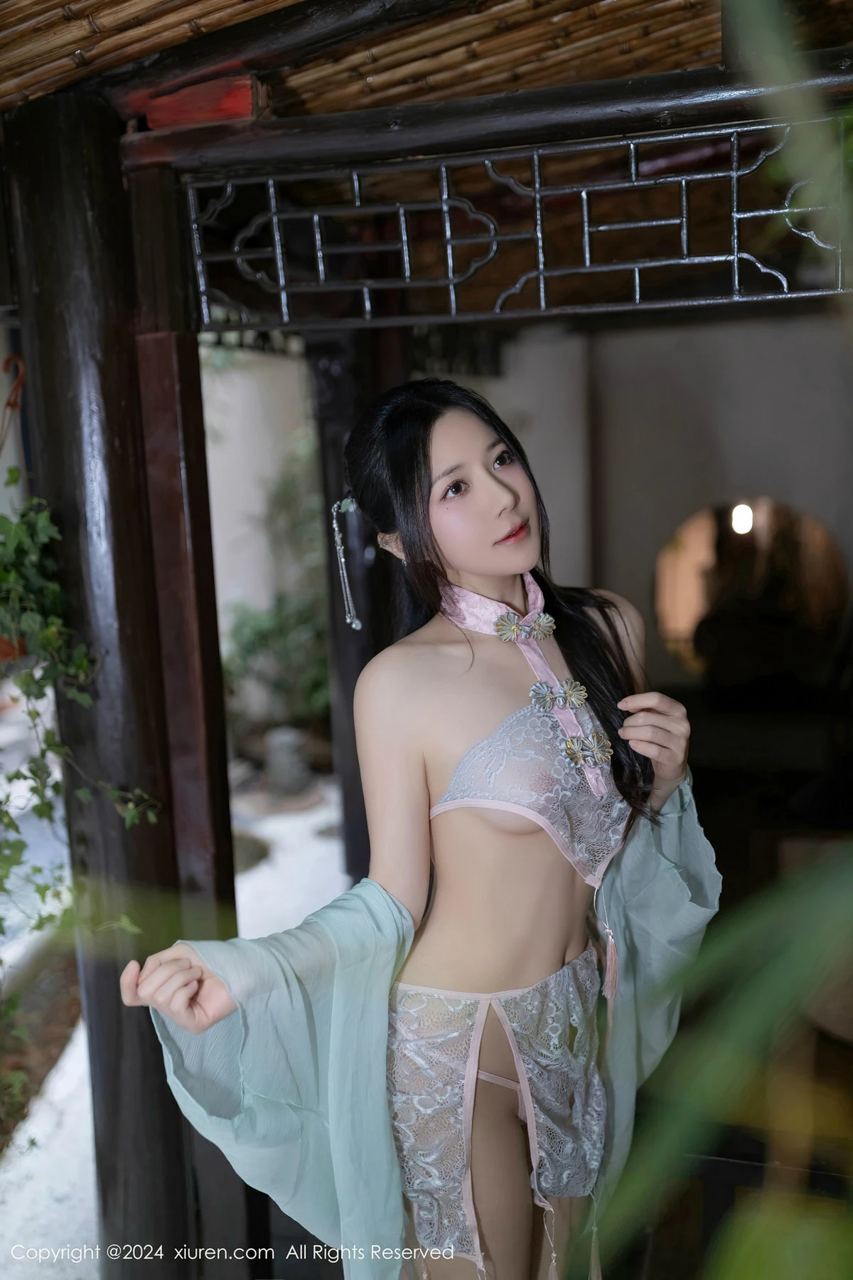 [秀人网] 2024.04.19 No.8428 鱼子酱Fish 美腿性感  第3张