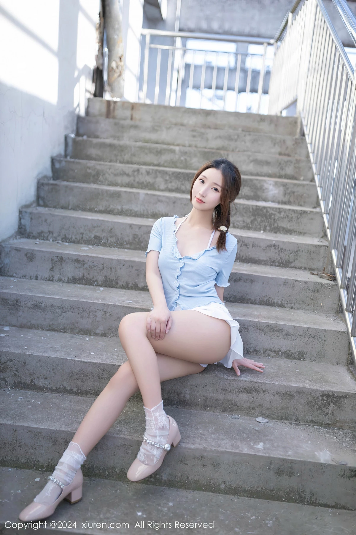 [秀人网] 2024.04.10 No.8369 杏子Yada 短裙美腿  第17张