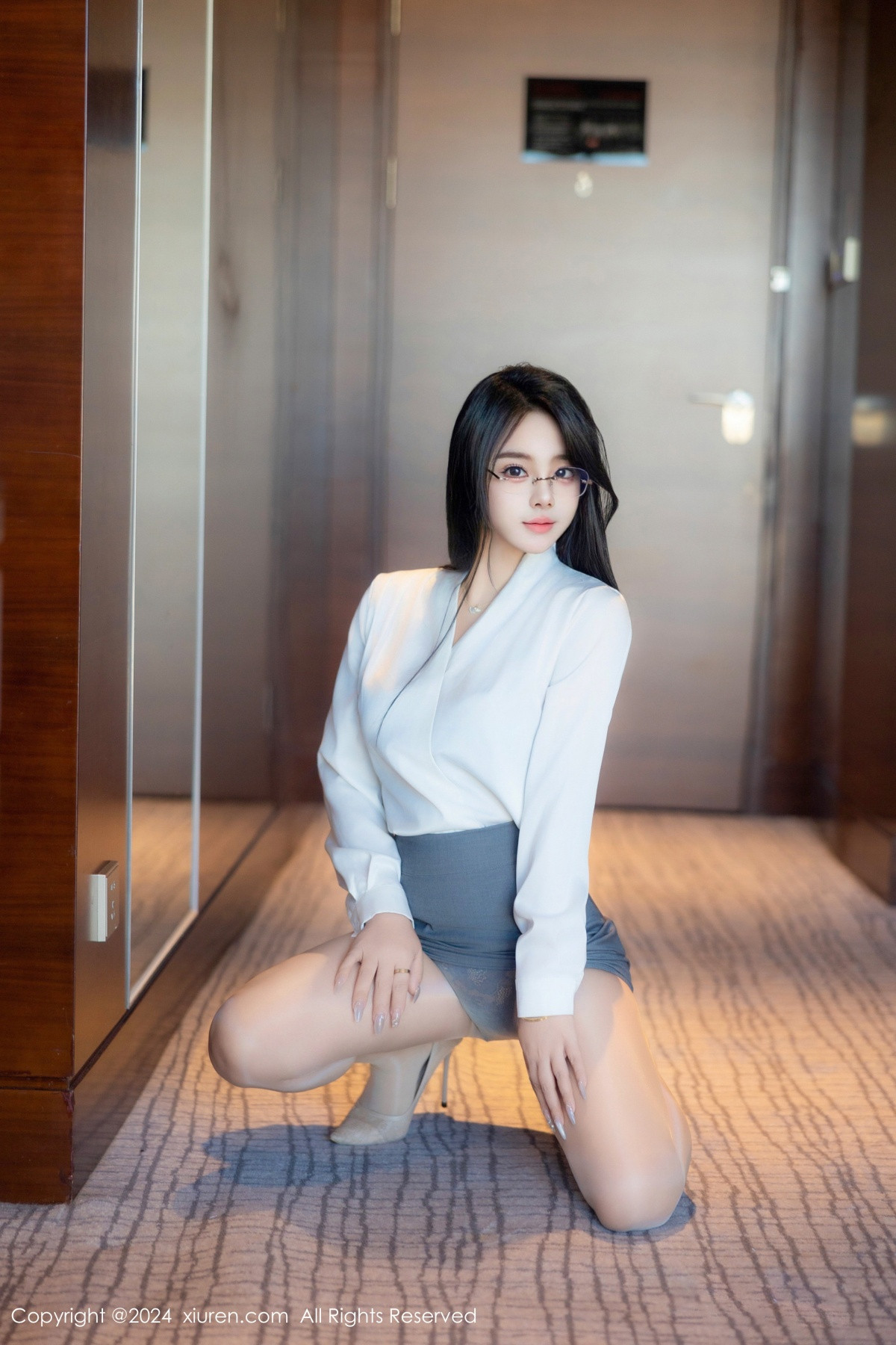 [秀人网] 2024.08.09 No.8989 麦田 丝袜美腿  第7张