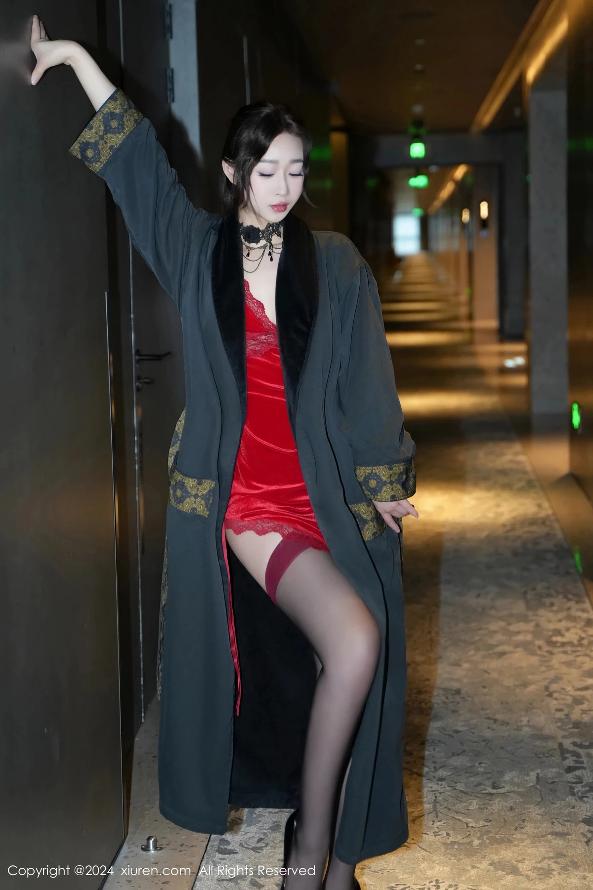 [秀人网] 2024.05.16 No.8547 软糖爱喝奶 黑丝美腿  第9张