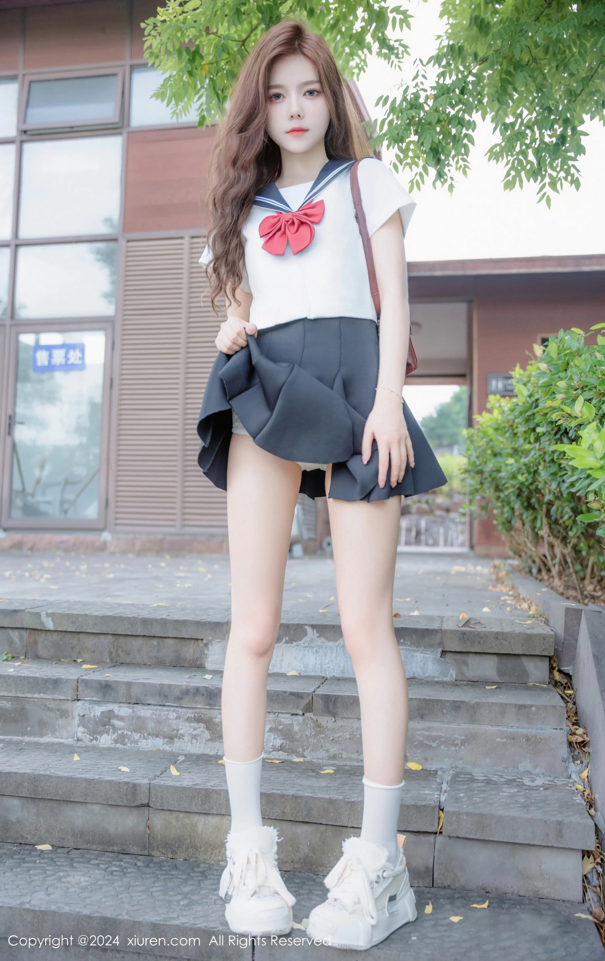 [秀人网] 2024.08.01 No.8948 拍黄瓜girl 制服美腿  第8张