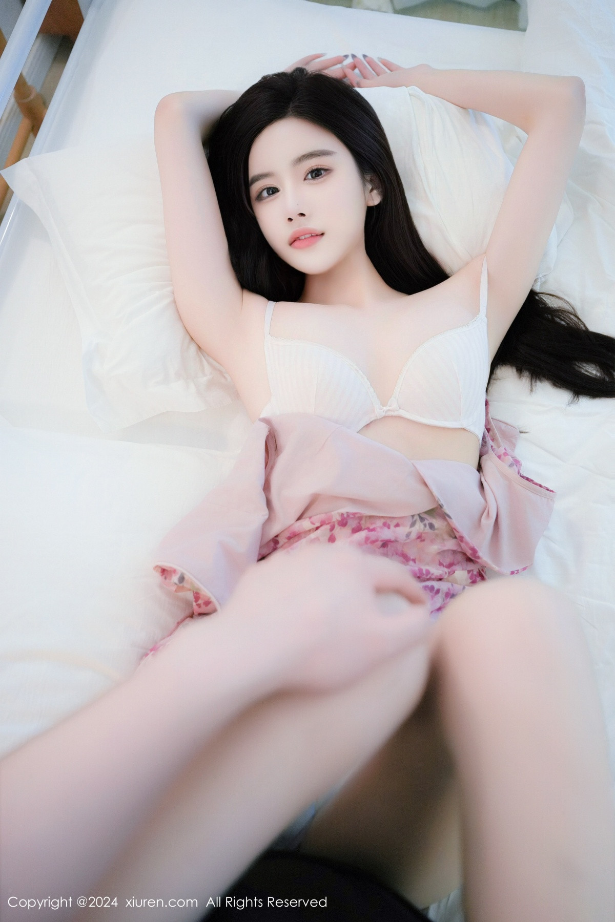 [秀人网] 2024.07.12 No.8855 Erikaki 丝袜美腿  第5张