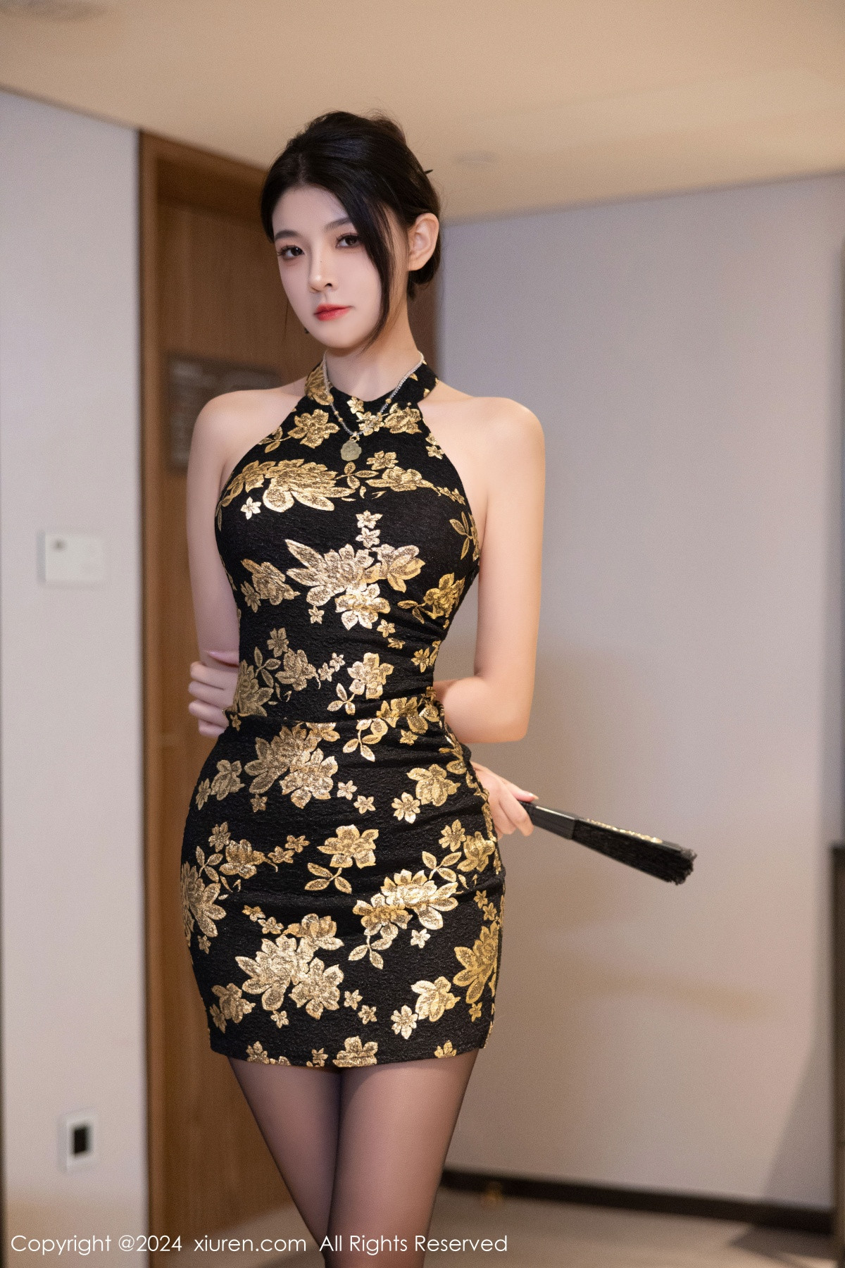 [秀人网] 2024.10.17 No.9304 初梦瑶 黑丝美腿  第4张