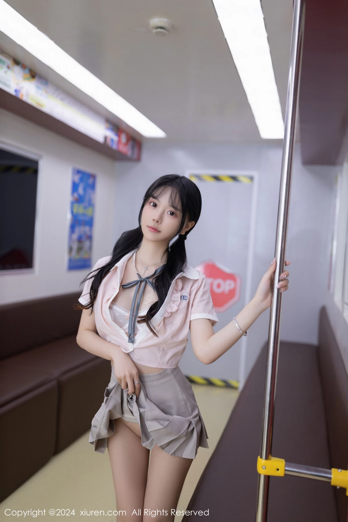 [秀人网] 2024.05.10 No.8515 幼幼 地铁美腿  第29张