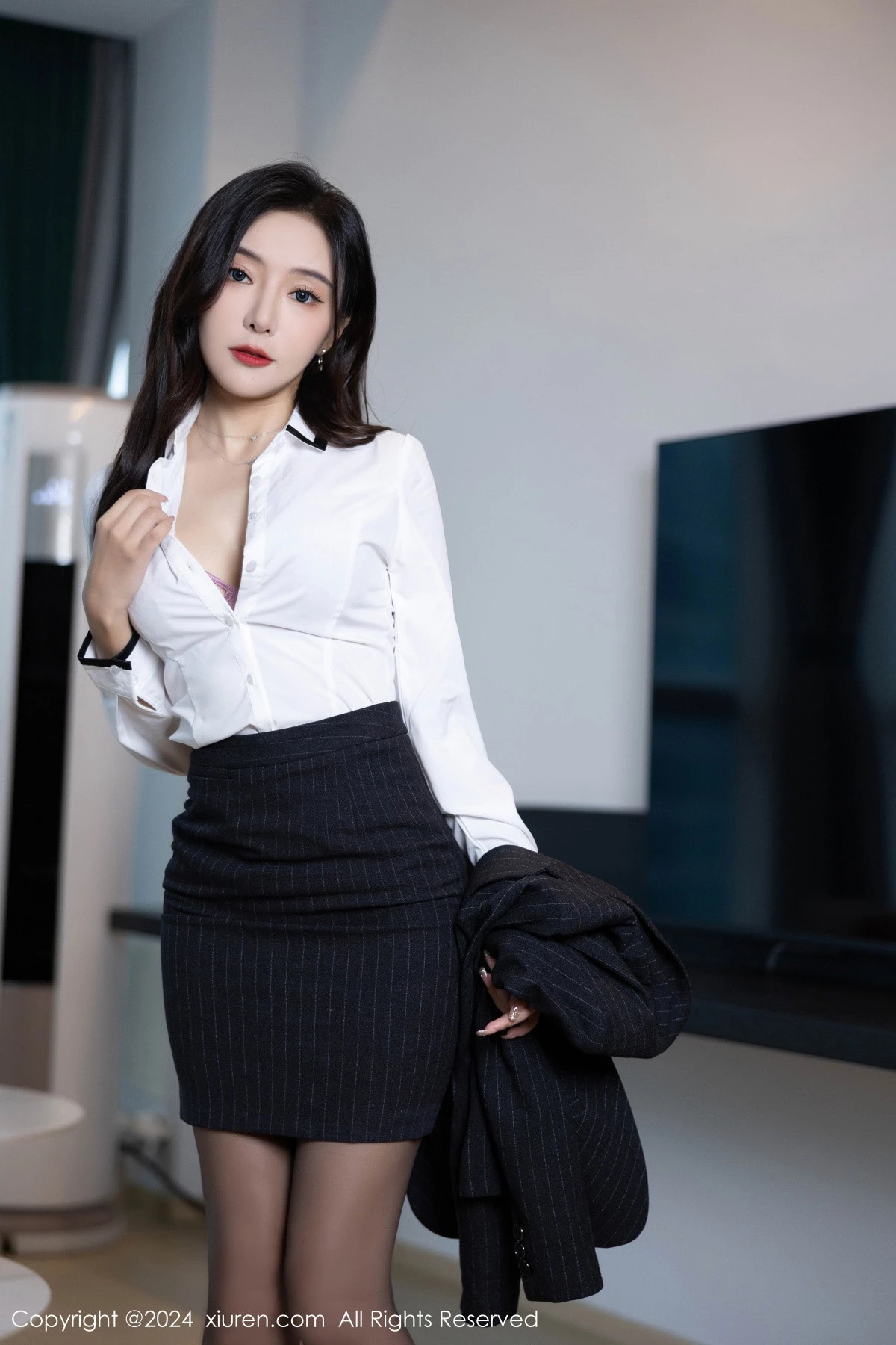 [秀人网] 2024.06.05 No.8656 王馨瑶yanni 黑丝美腿  第42张