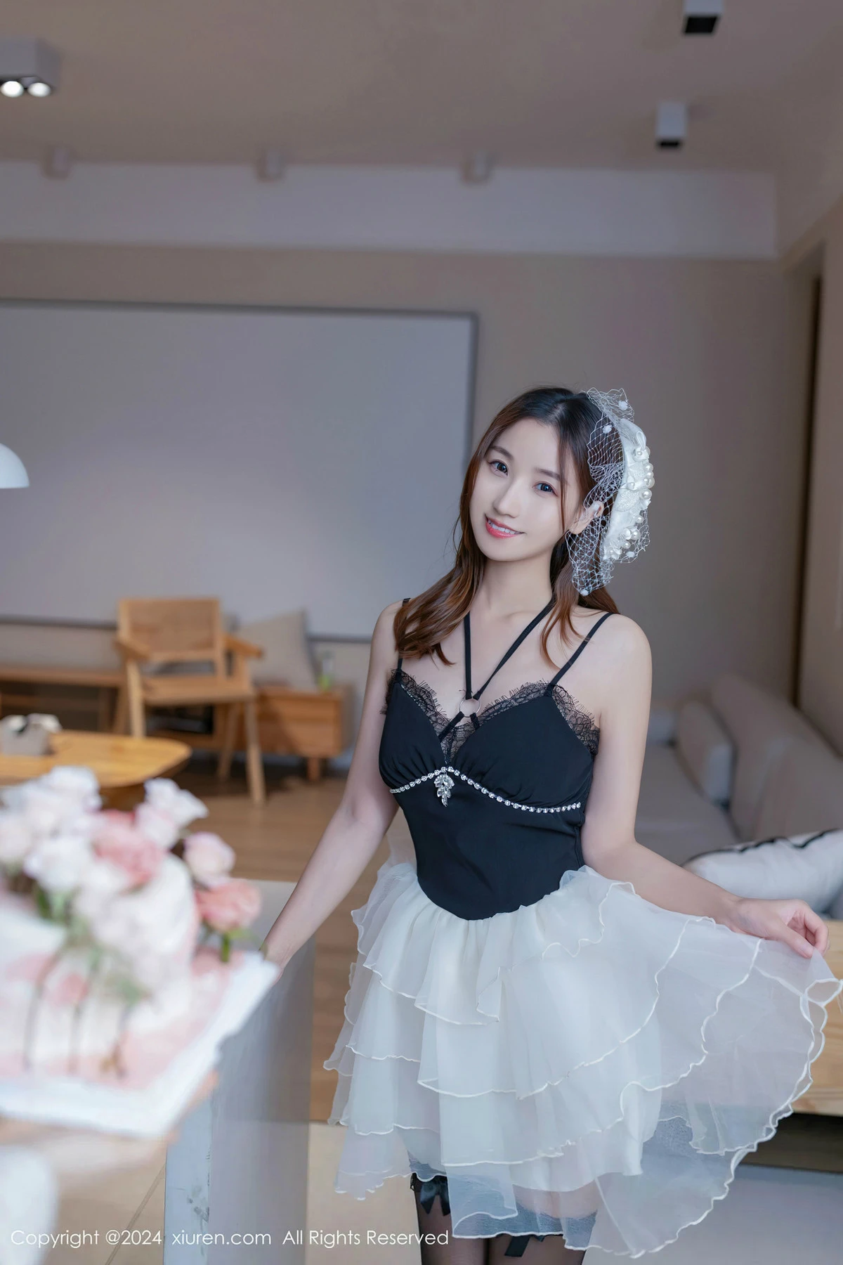 [秀人网] 2024.04.16 No.8398 杏子Yada 黑丝美腿  第1张