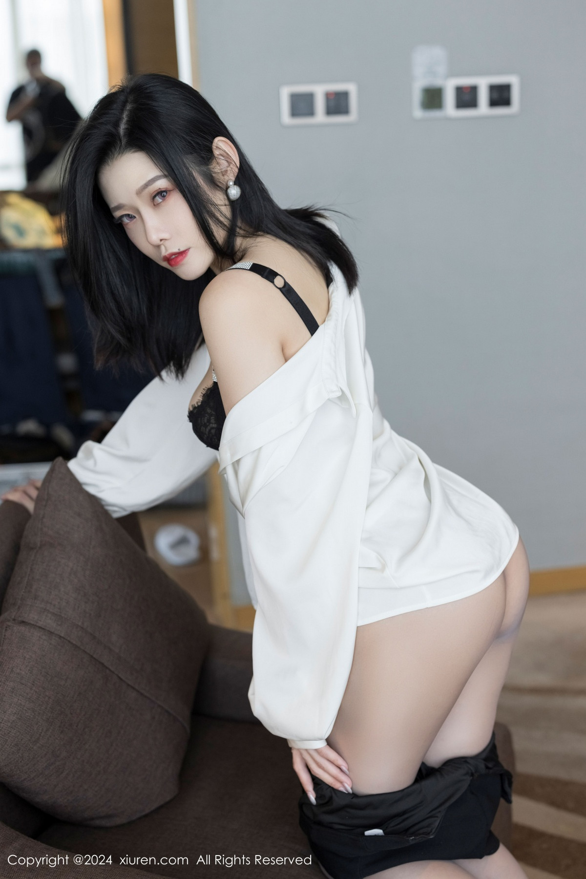[秀人网] 2024.10.23 No.9329 luvian本能 黑丝美腿  第19张