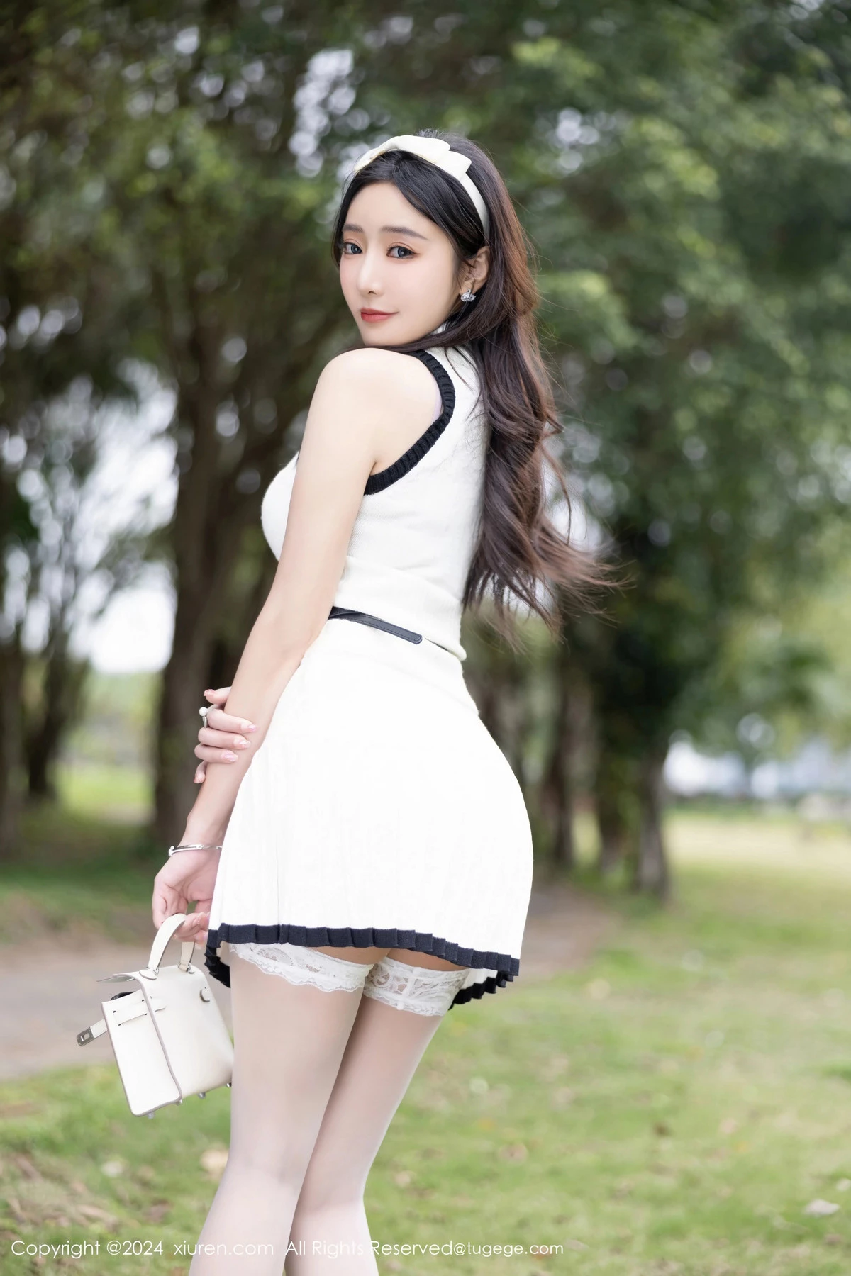 [秀人网] 2024.04.02 No.8334 王馨瑶yanni 丝袜美腿  第17张