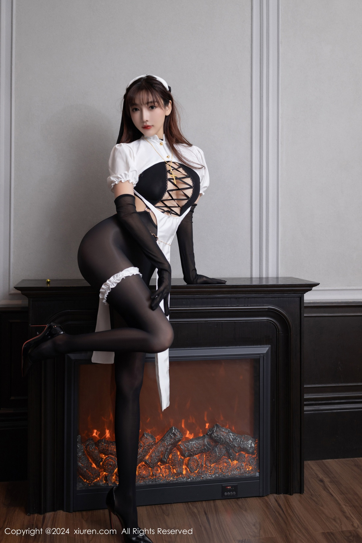 [秀人网] 2024.09.26 No.9216 陆萱萱 黑丝美腿  第3张