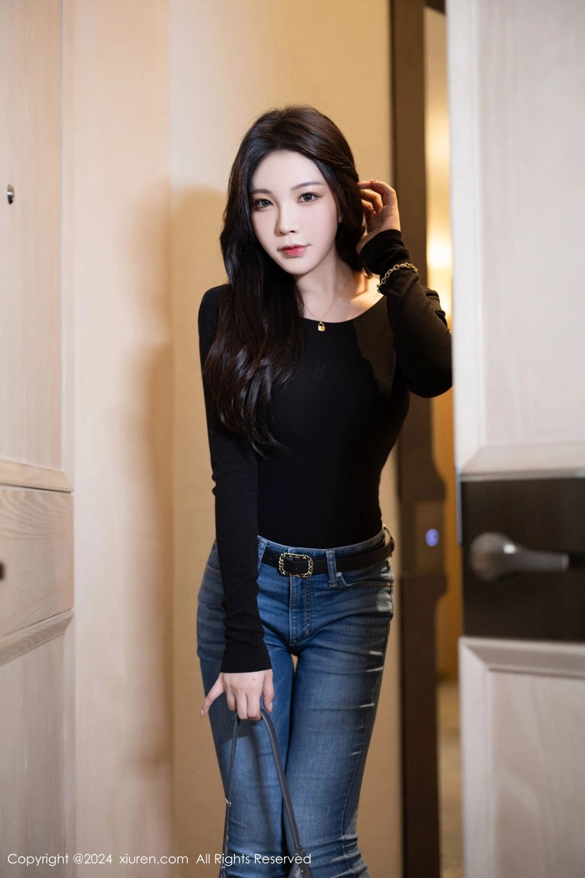 [秀人网] 2024.04.12 No.8385 徐莉芝Booty 黑丝美腿  第14张