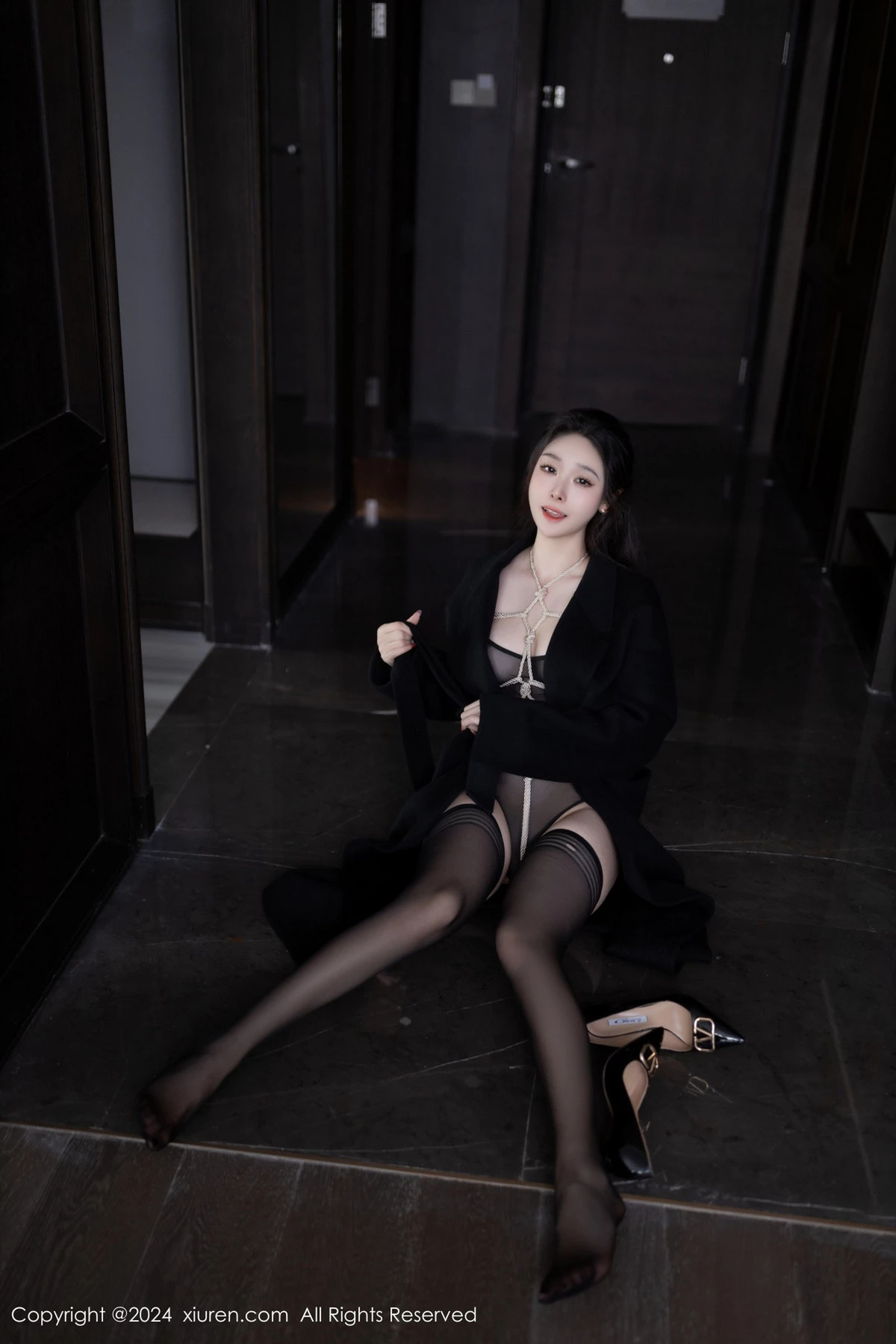 [秀人网] 2024.05.16 No.8552 小逗逗 黑丝美腿  第12张