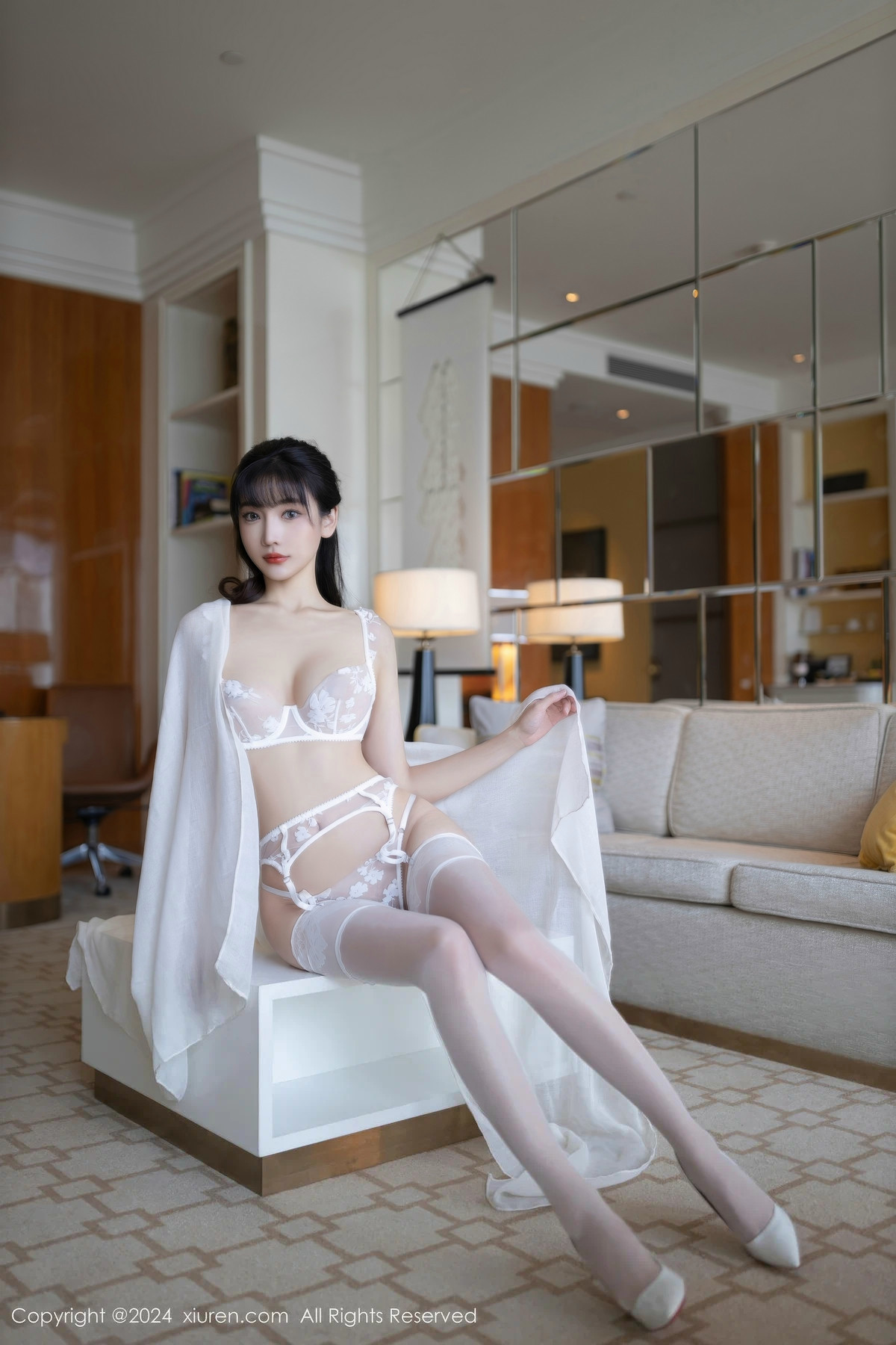 [秀人网] 2024.10.24 No.9340 陆萱萱 丝袜美腿  第2张