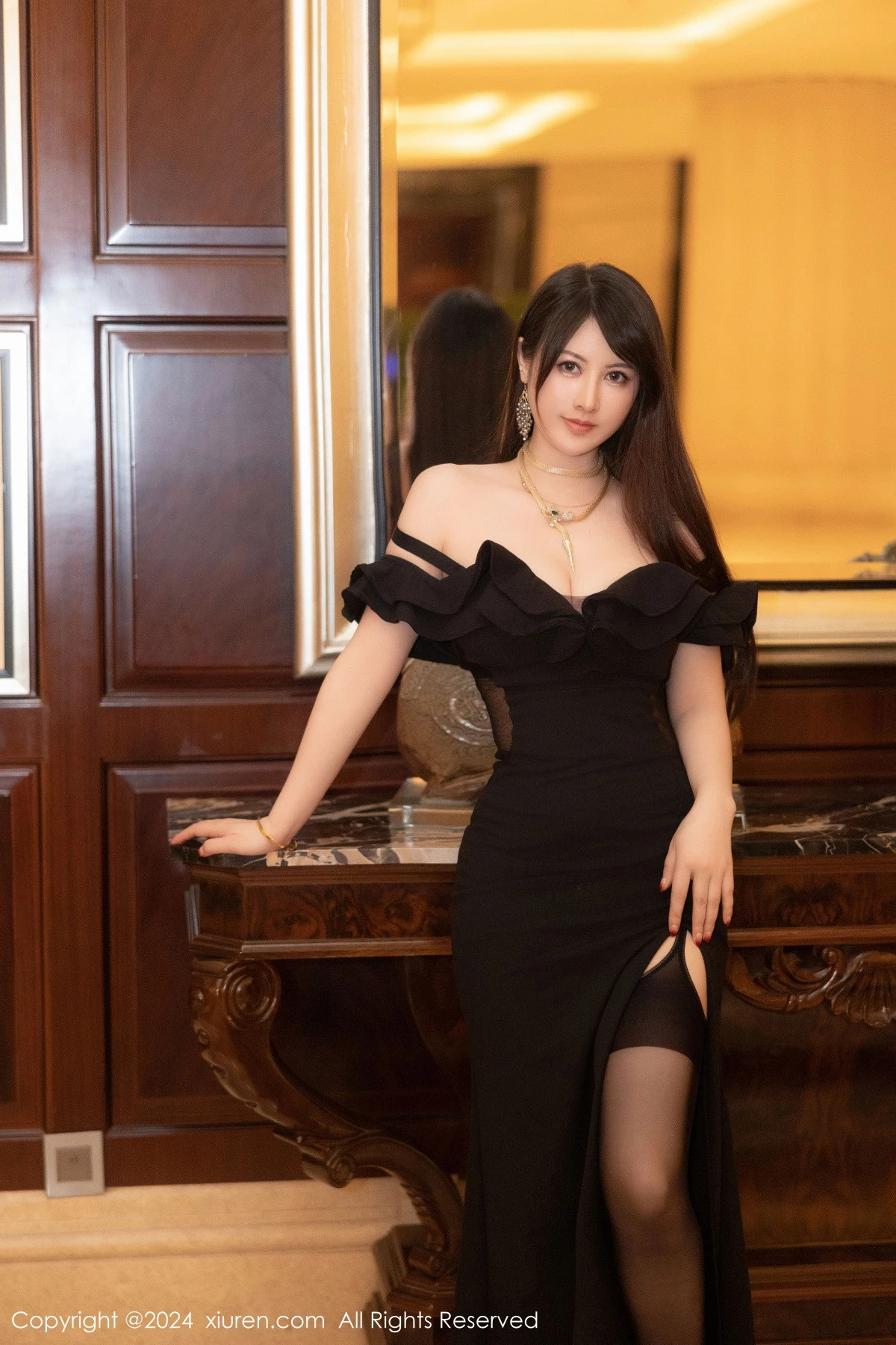 [秀人网] 2024.04.16 No.8397 诗诗kiki 礼裙美腿