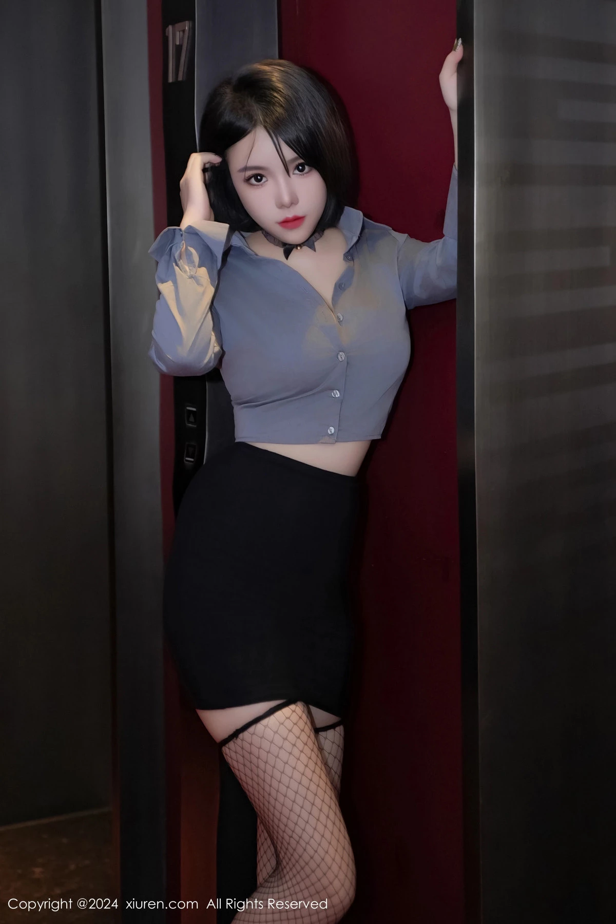 [秀人网] 2024.04.23 No.8435 陆萱雅 黑丝美腿  第13张