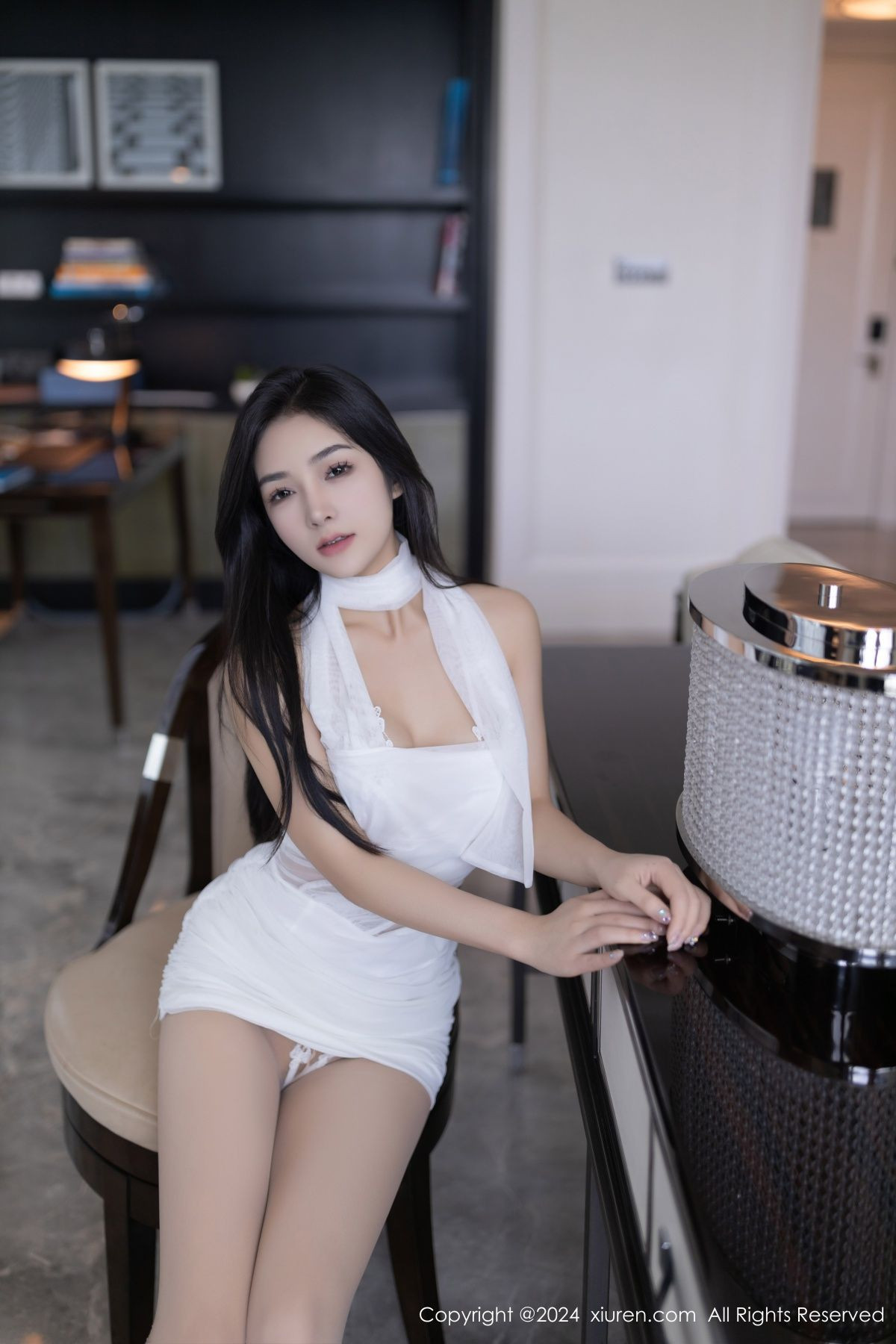 [秀人网] 2024.07.17 No.8875 谭小灵 丝袜美腿  第5张